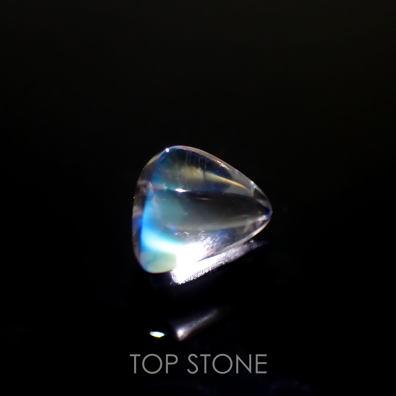 ◇バフカット◇レインボームーンストーン(宝石名ラブラドライト) マダガスカル産 1.390ct ソ付(彩珠)[210711646]8×6.1mm前後