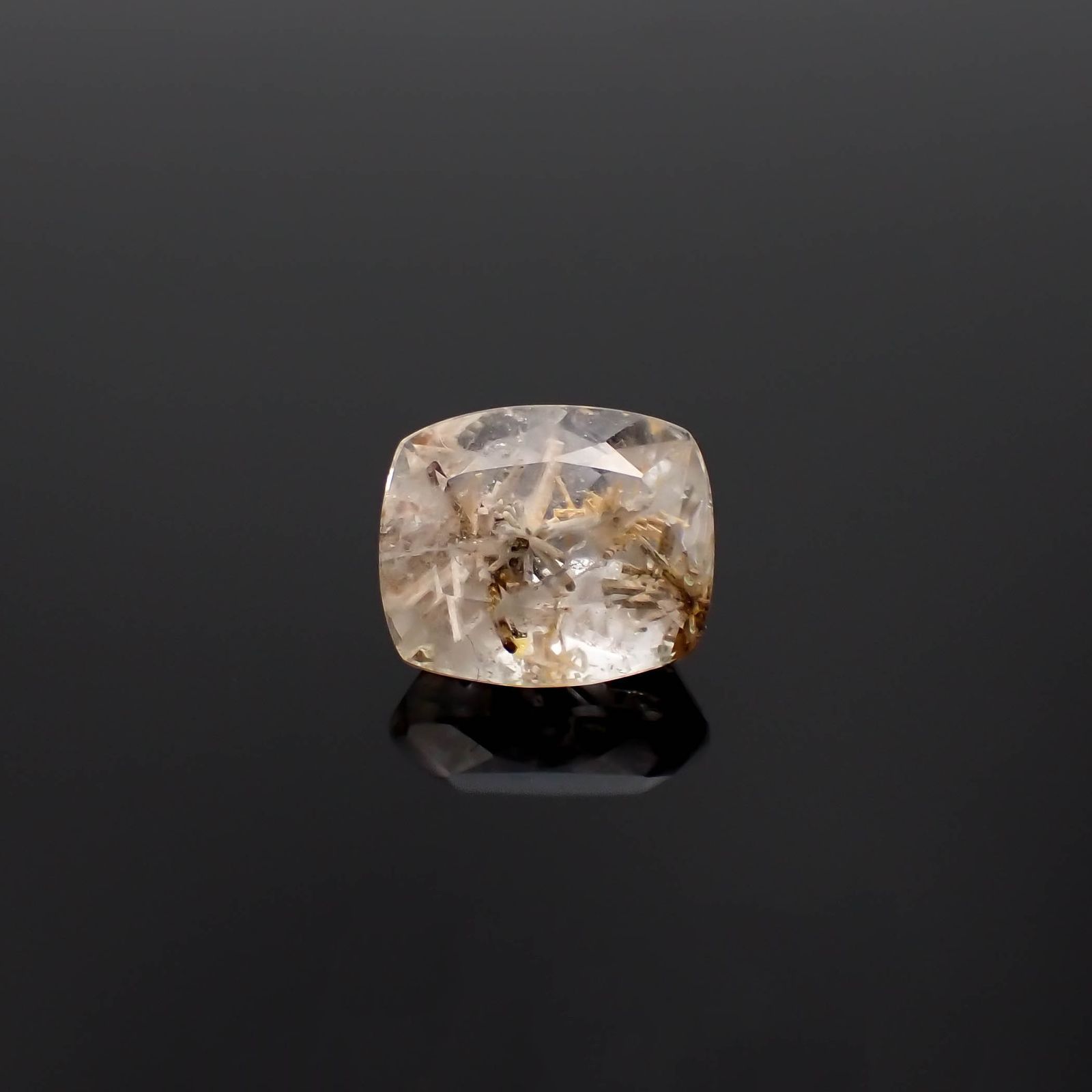 ヘデンベルジャイトインクォーツ インドネシア産 4.34ct