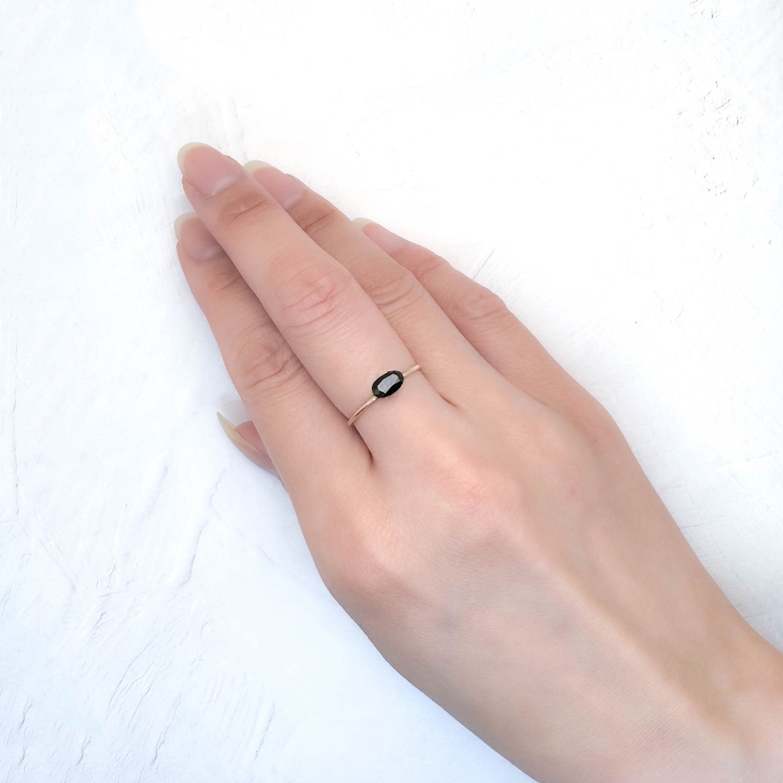 ルチル単結晶 ブラジル産 0.66ct / 6.5x3.9mm前後 [251031271]