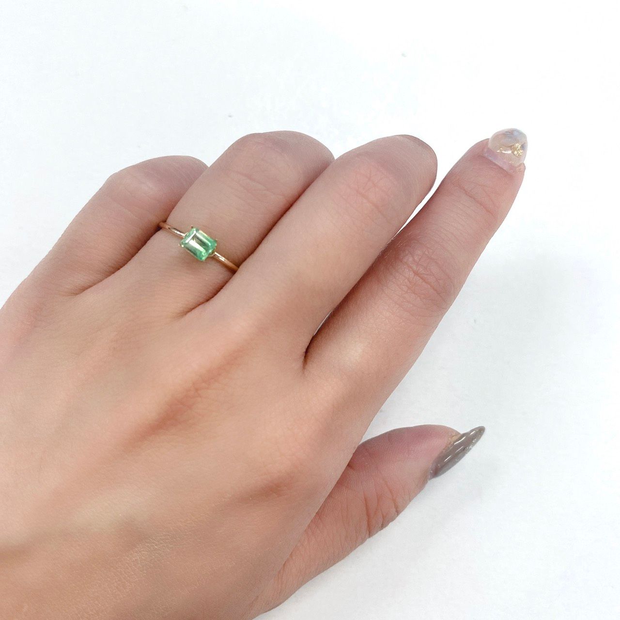 バイカラーツァボライト タンザニア産 ルース 0.55ct[210610925]4.7×4mm前後