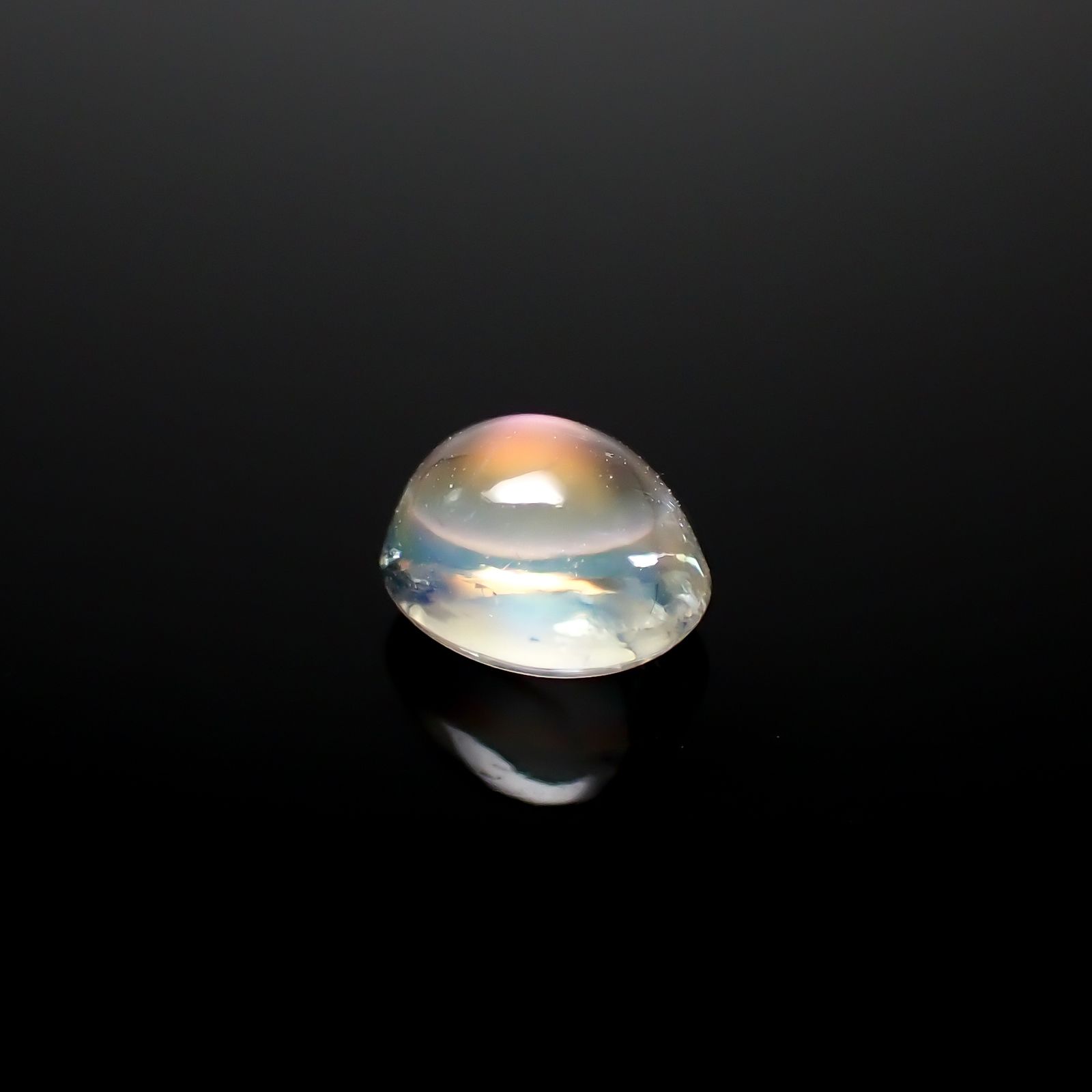 レインボームーンストーン(宝石名アンデシン)インド・タミルナードゥ州産 0.55ct 識別済[240828627]5.3x4.4mm前後