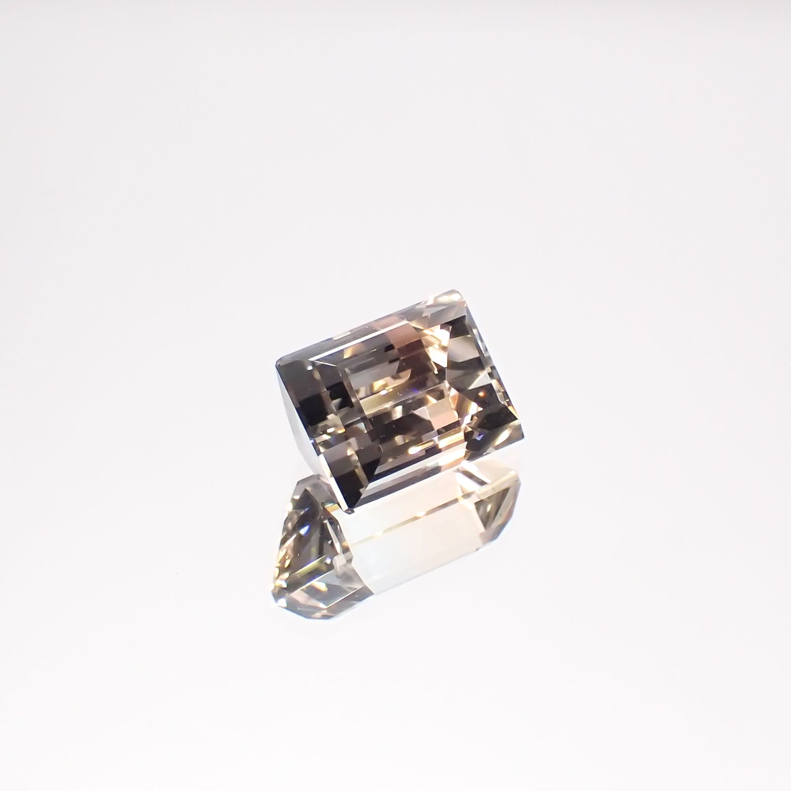 バイカラートパーズ ウクライナ産 4.41ct[231224893]9.7x7mm前後