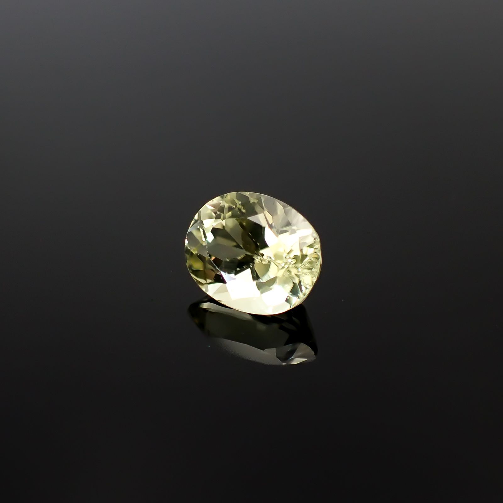 モンテブラサイト(宝石名モンテブラサイト)マダガスカル産 1.39ct 識別済[241229655]7.7x6.1mm前後