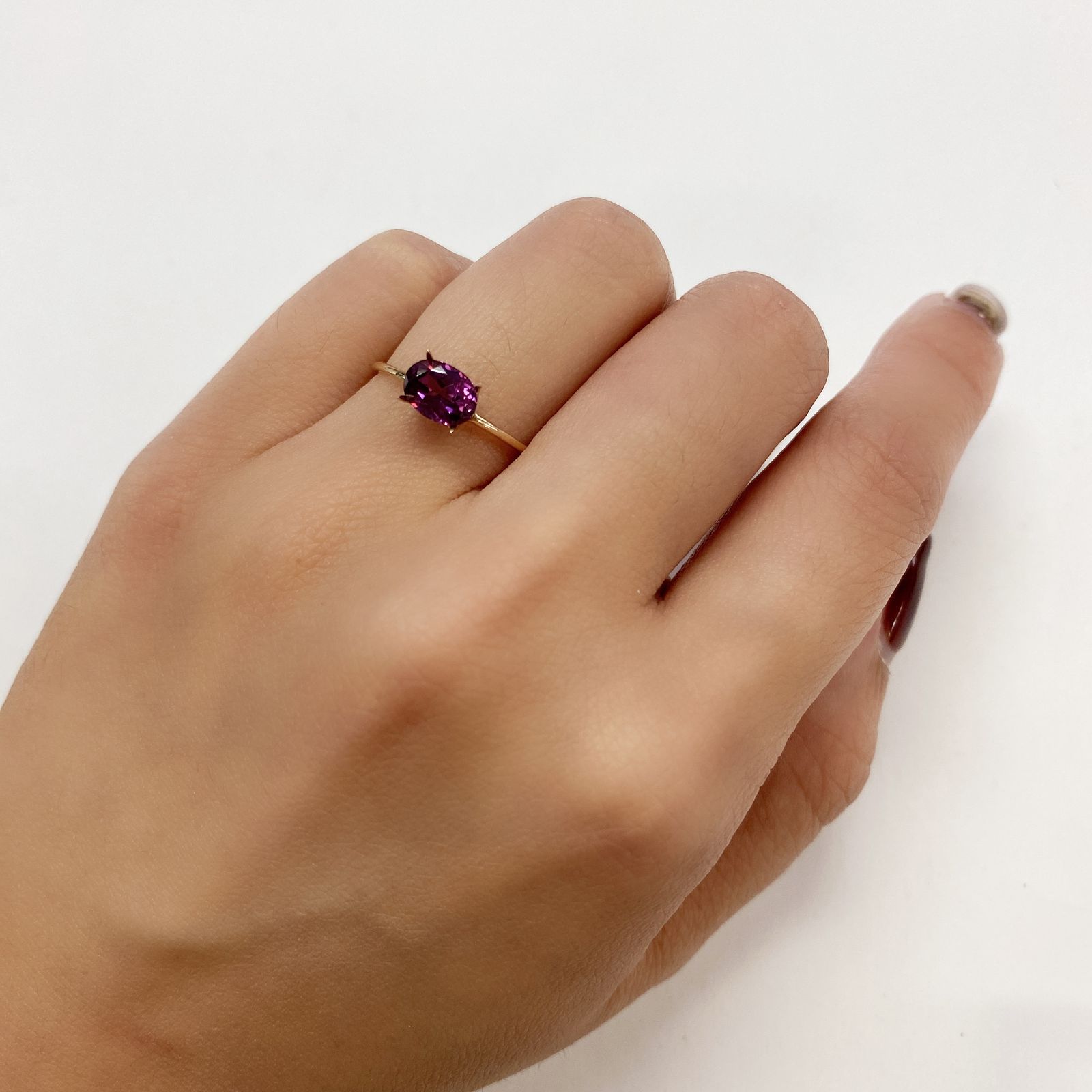 カラーシフト マラヤガーネット(宝石名ガーネット)タンザニア・マヘンゲ産 1.21ct 識別済[220717106]7x5.1mm前後