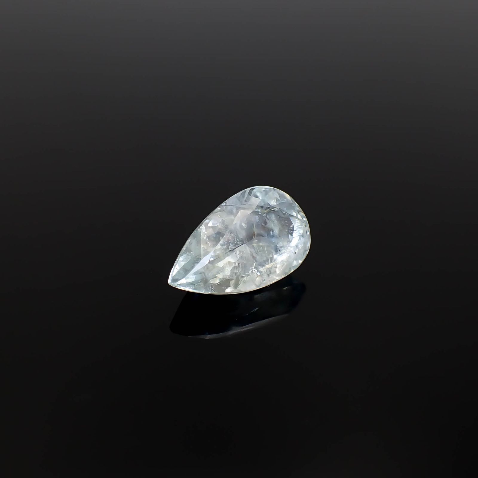レインボーアクアマリン ブラジル産 6.53ct [250330144]16.4x9.6mm前後