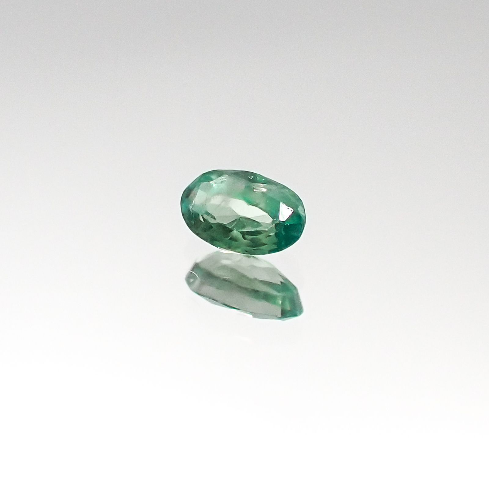 アレキサンドライト(宝石名アレキサンドライト) インド産 0.15ct 識別済[20095559]3.9×2.5mm前後