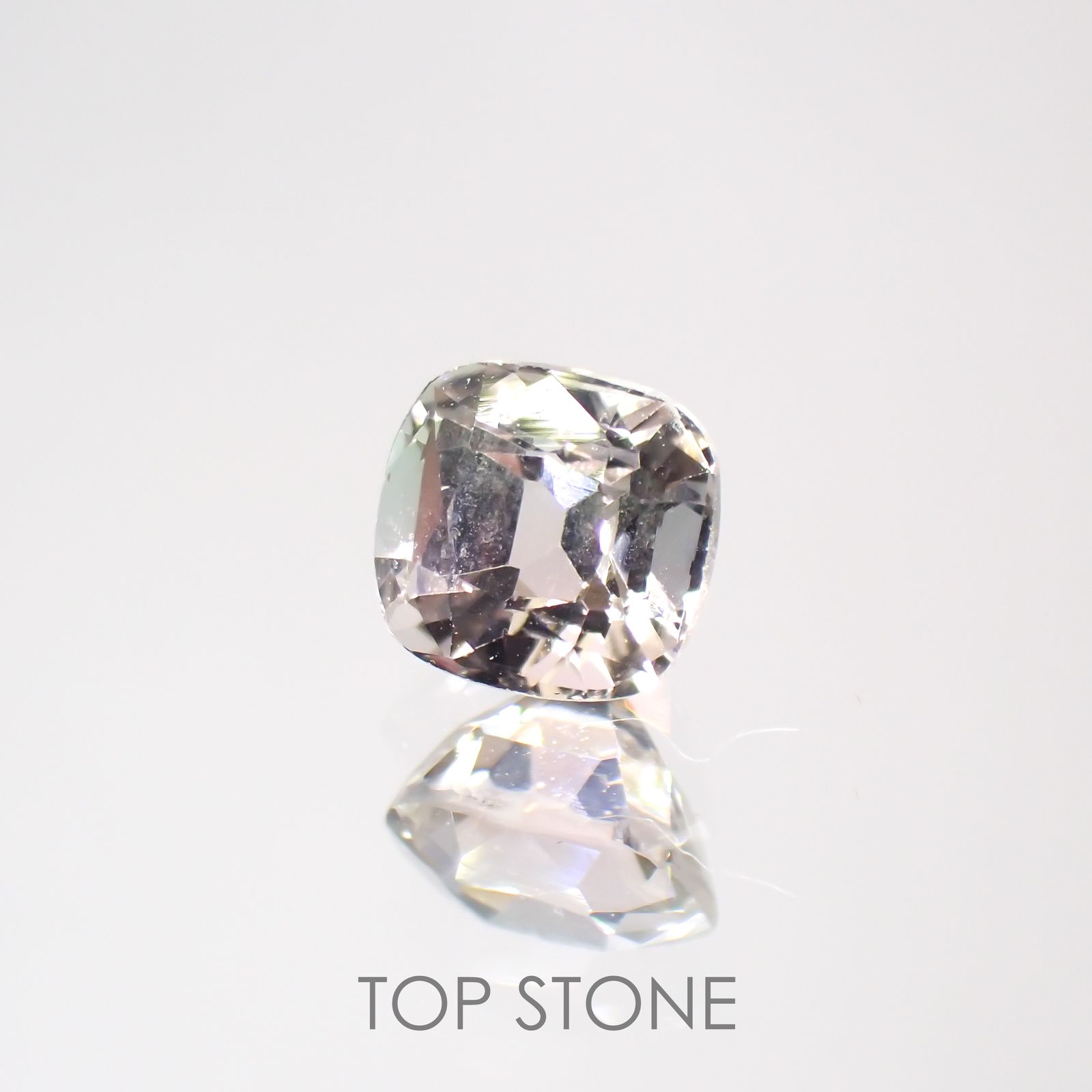 パステルカラートルマリン アフガニスタン産 0.60ct[220114265]4.8x4.5mm前後