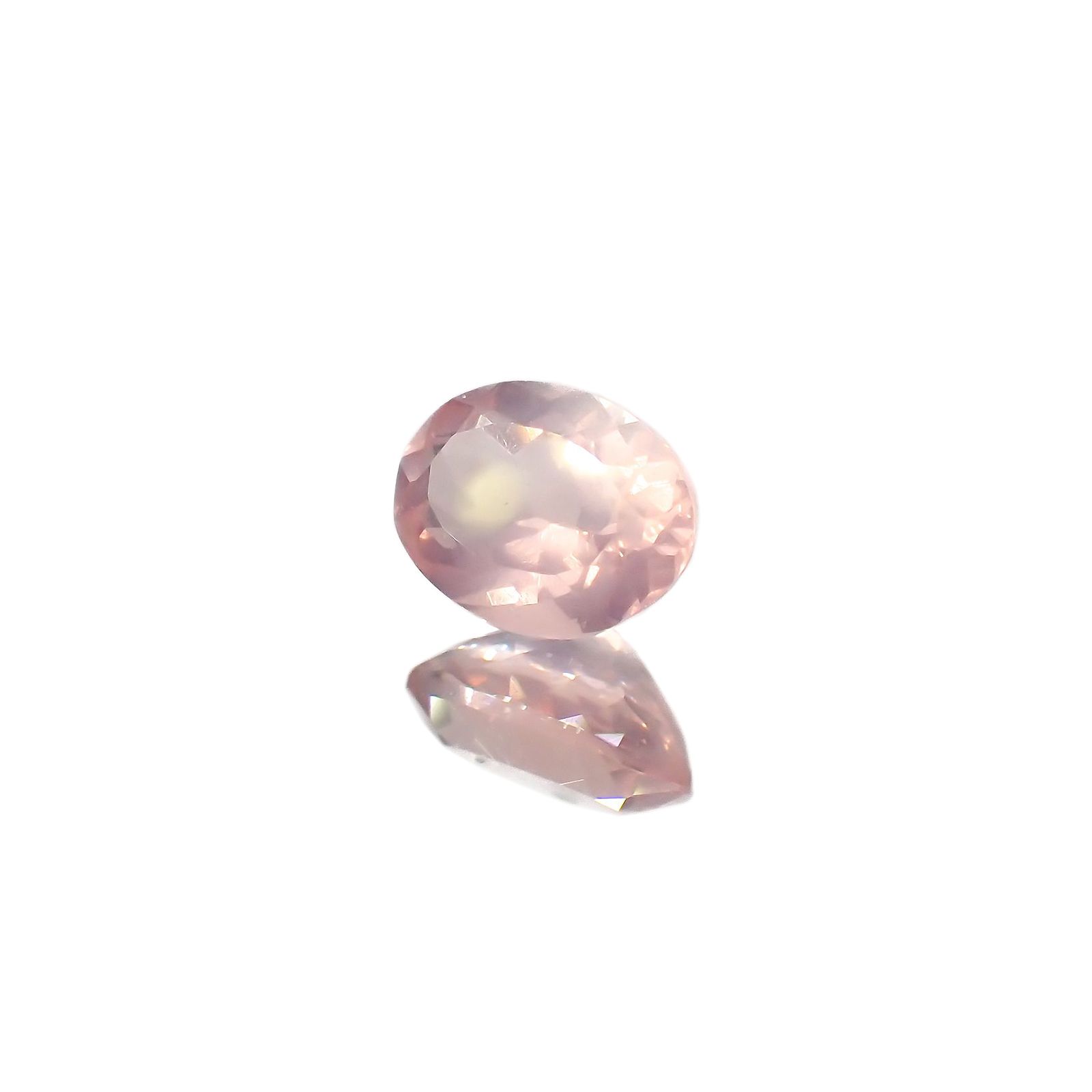 ディープローズクォーツ(宝石名ローズ・クォーツ)モザンビーク産 0.72ct 識別済[220616410]6.9x5.2mm前後