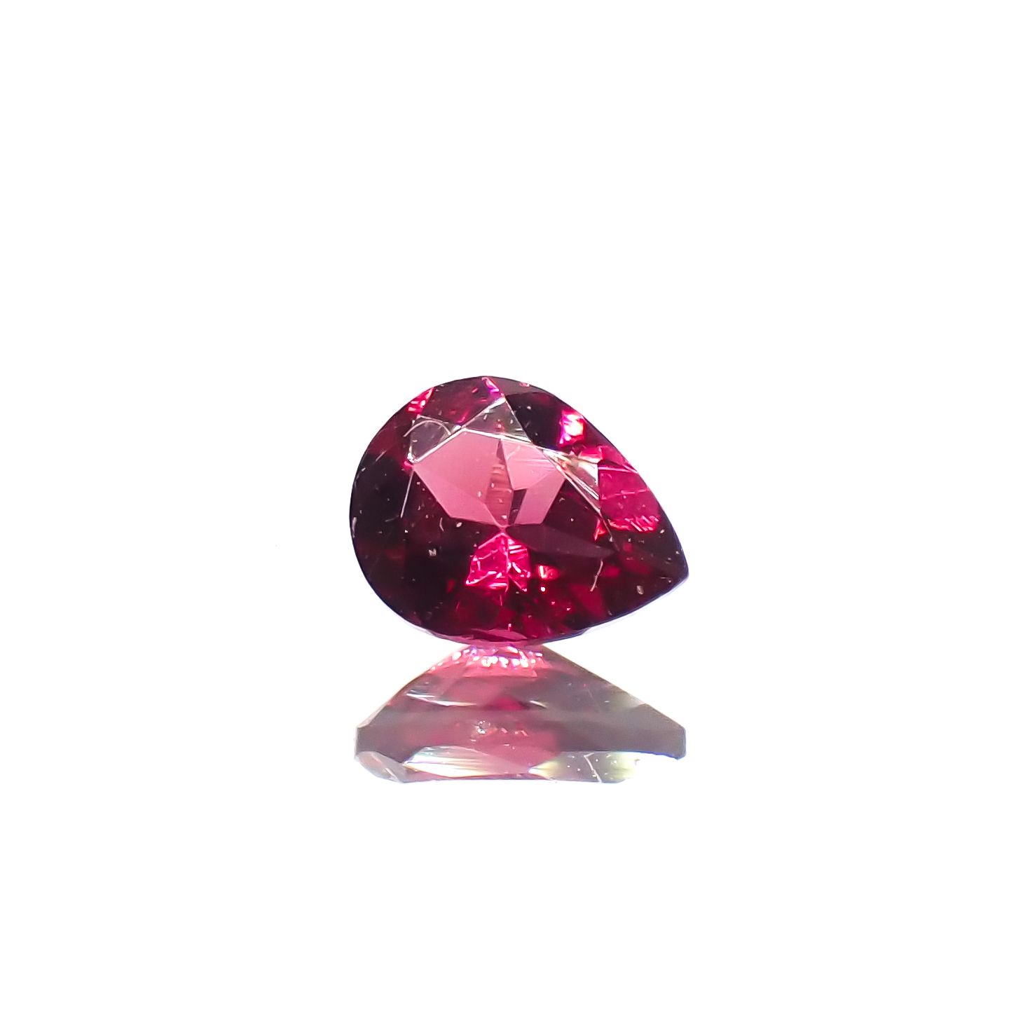 レッドスピネル(宝石名スピネル)タンザニア産 0.16ct 識別済[230522105]4x3.1mm前後