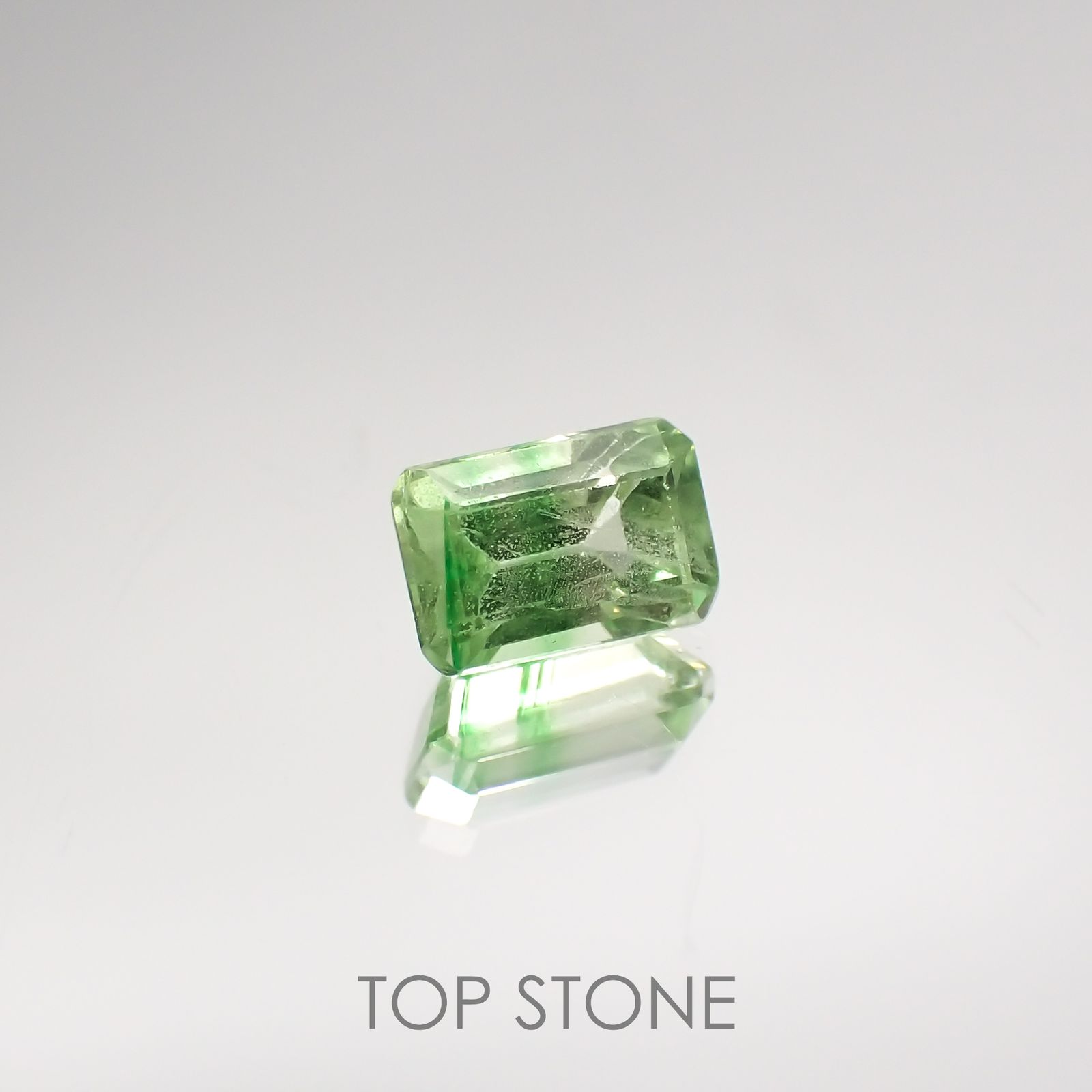 バイカラーツァボライト(宝石名グリーン グロッシュラー・ガーネット) タンザニア産 0.86ct 識別済[210711575]6×3.9mm前後