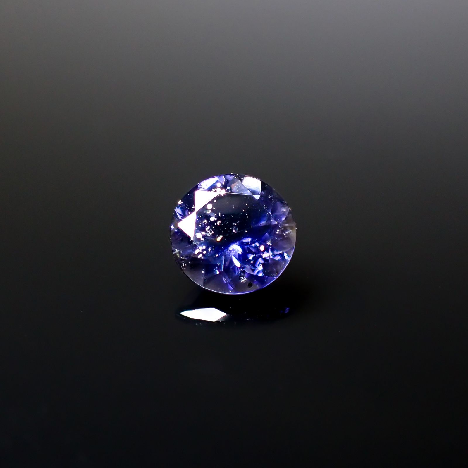 アイオライトサンストーン インド/ブラジル産 0.88ct [250229820]6.8x6.8mm前後