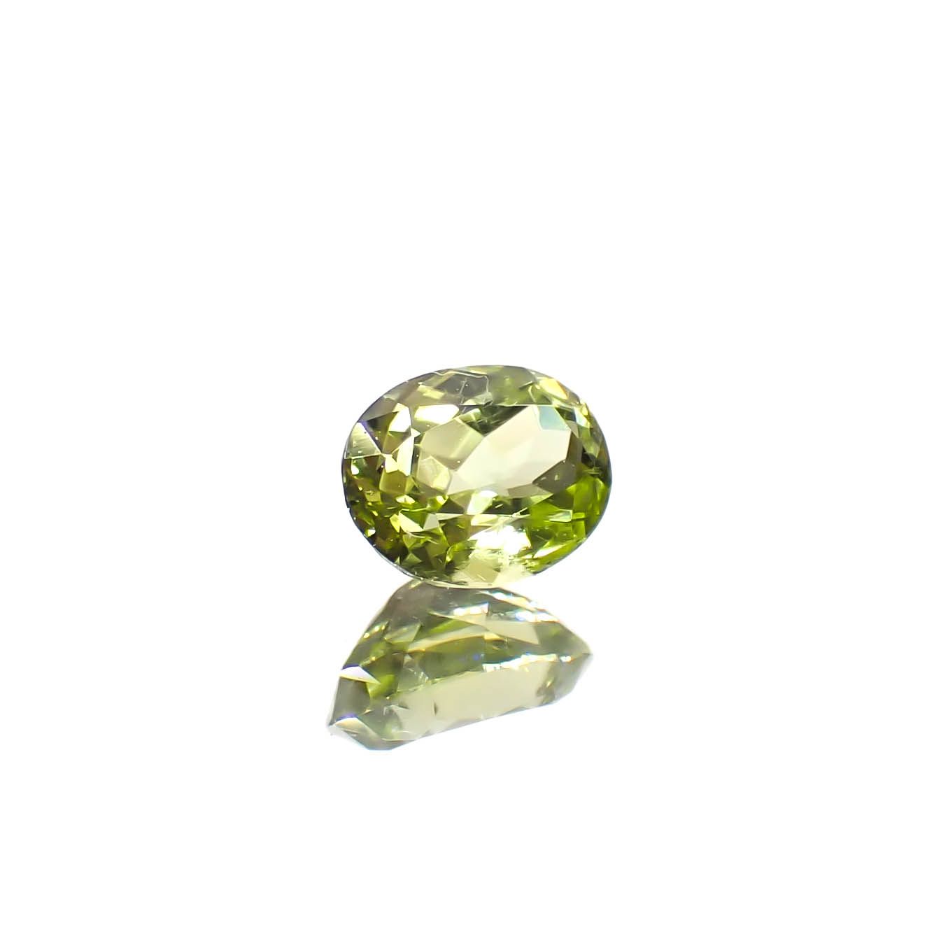 パラサイティックペリドット 採取地：インドネシア・ジェパラ 0.29ct [250730745]4.5x3.5mm前後