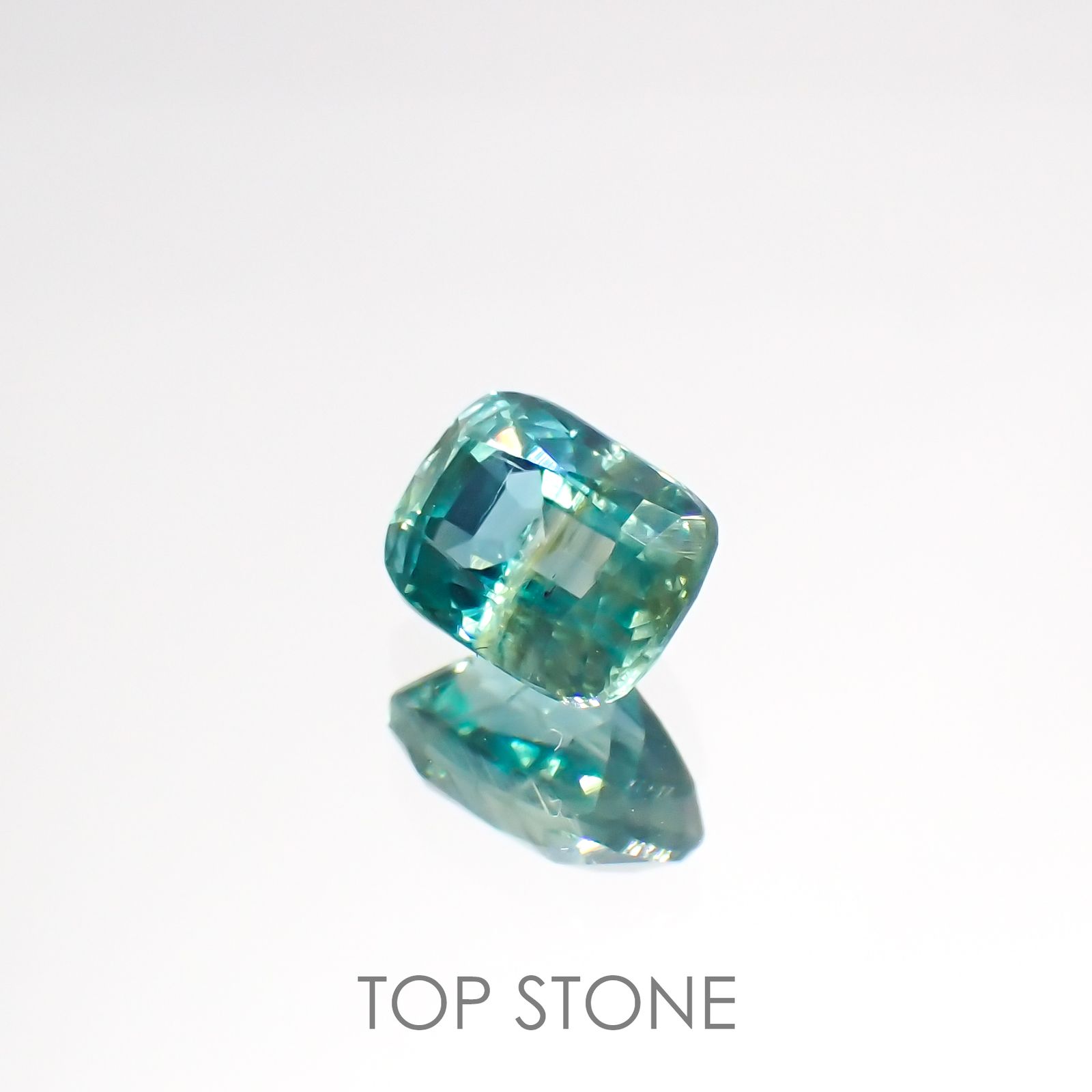 バイカラーカイヤナイト(宝石名カイヤナイト)ネパール産 1.39ct 識別済[220115371]6.6x5mm前後