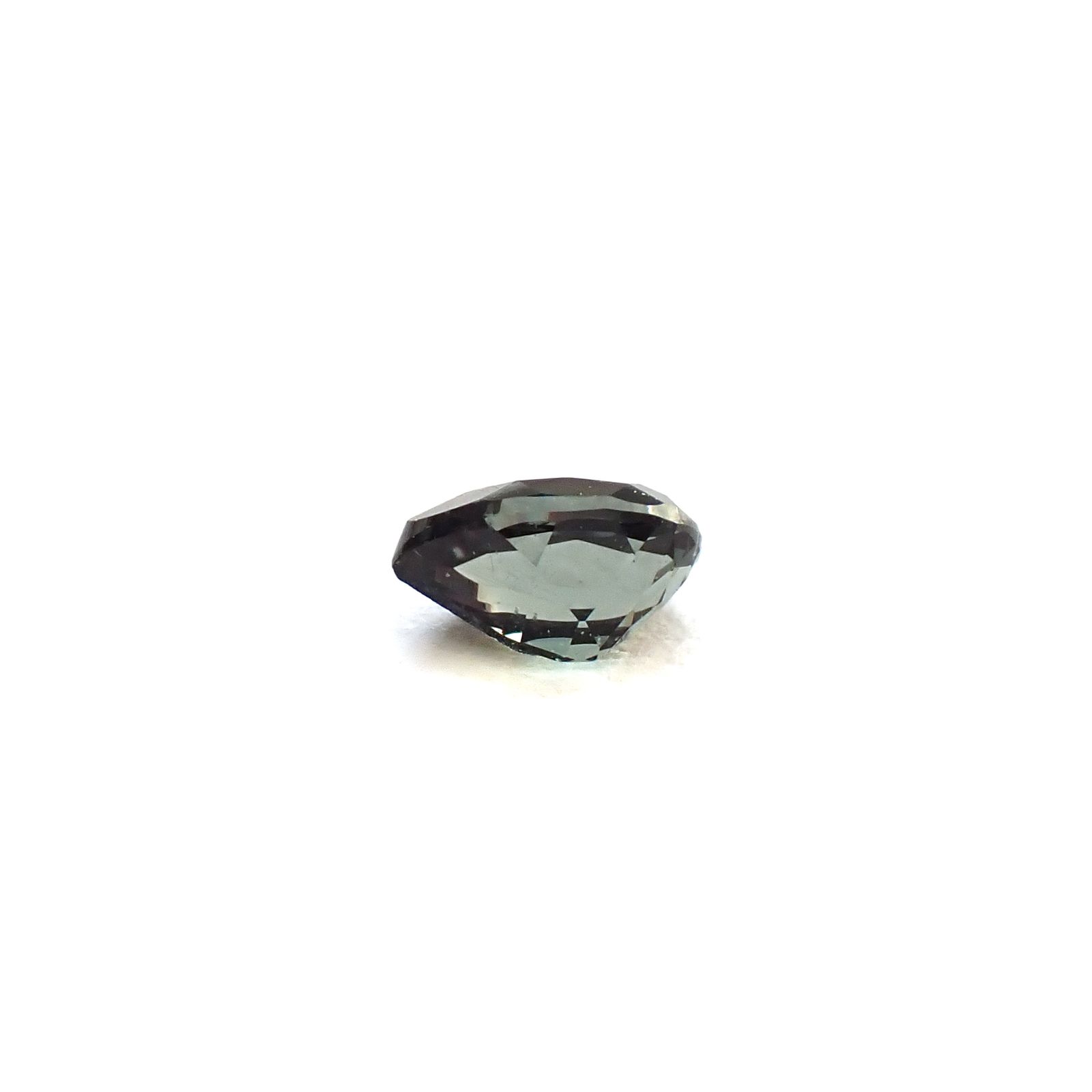 ベキリーブルーガーネット（カラーチェンジガーネット アレキタイプ） マダガスカル・ベキリー産 0.14ct / 3.6x2.5mm前後 [260732456]