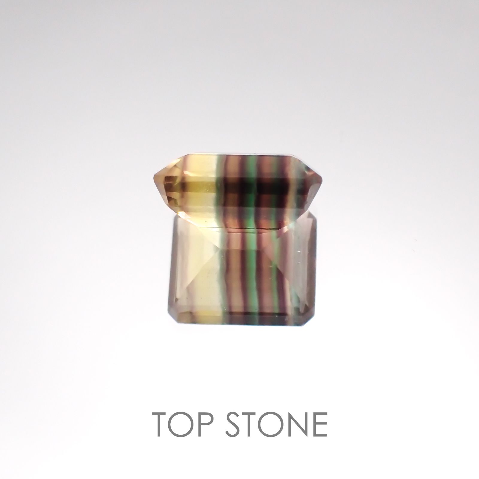 パーティカラーフローライト(宝石名パーティカラード・フルオライト) ブラジル産 6.58ct 識別済[20128500]12×9.9mm前後