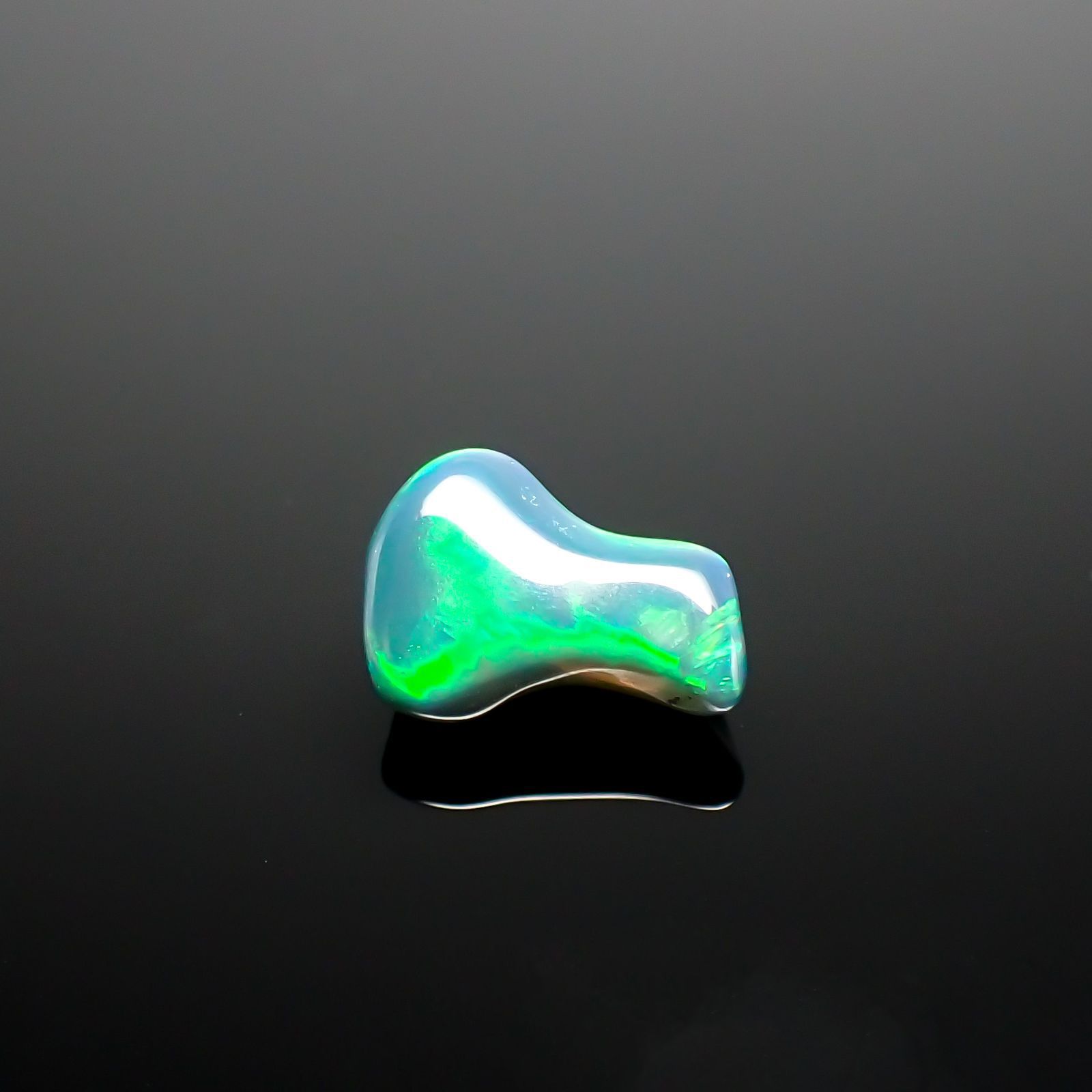◇バロック型◇ブラックオパール(宝石名オパール/加熱処理) エチオピア産 1.06ct 識別済[210913245]9.3×6.7mm前後