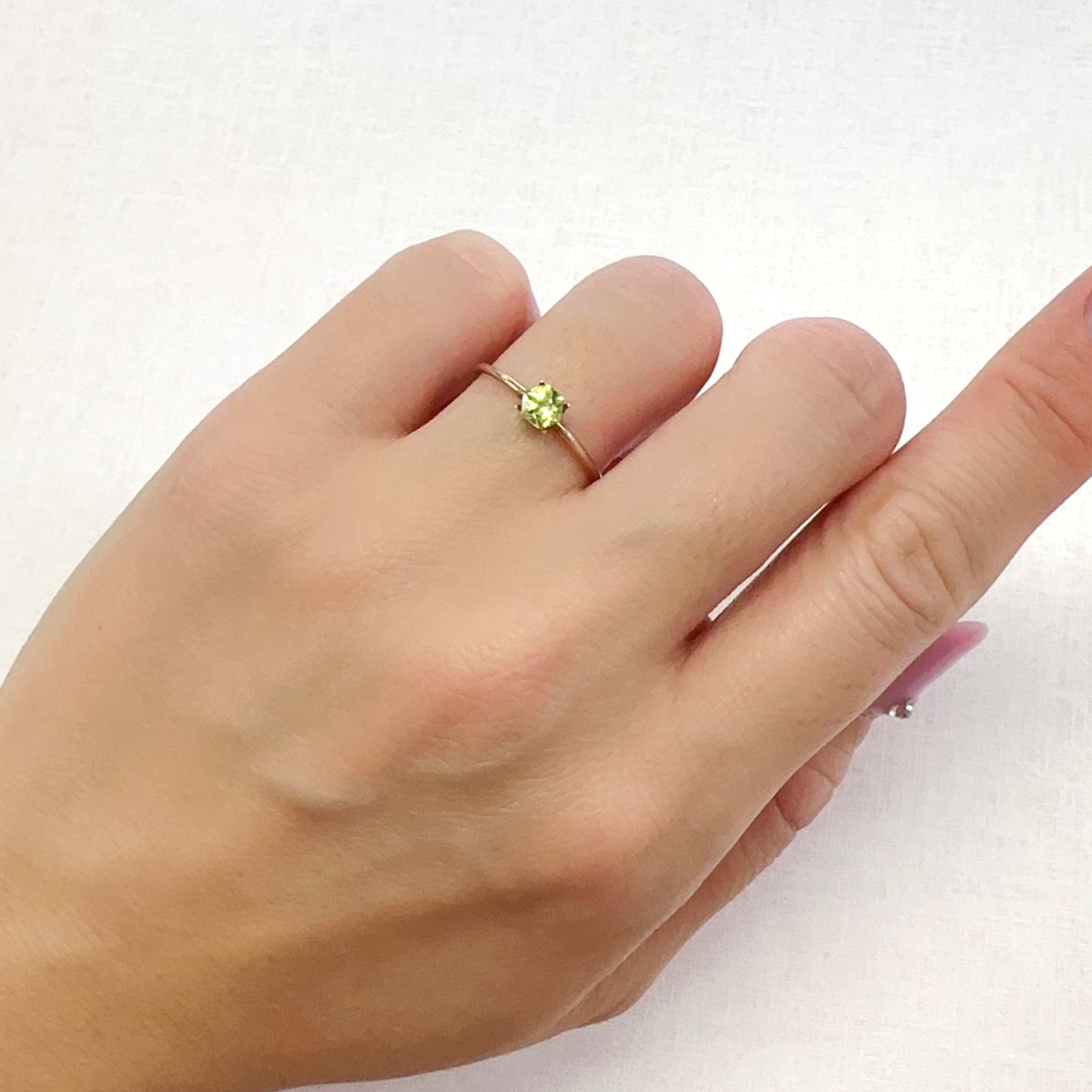 ◇ヘキサゴンカット◇スフェーン(宝石名スフェーン)マダガスカル産 0.39ct 識別済[231224439]4x4mm前後