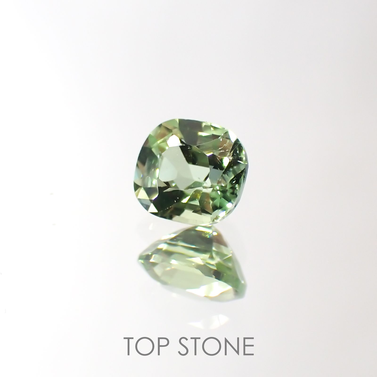 ミントトルマリン(宝石名グリーン・トルマリン) アフガニスタン産 0.39ct 識別済[211013623]4.6×4.1mm前後