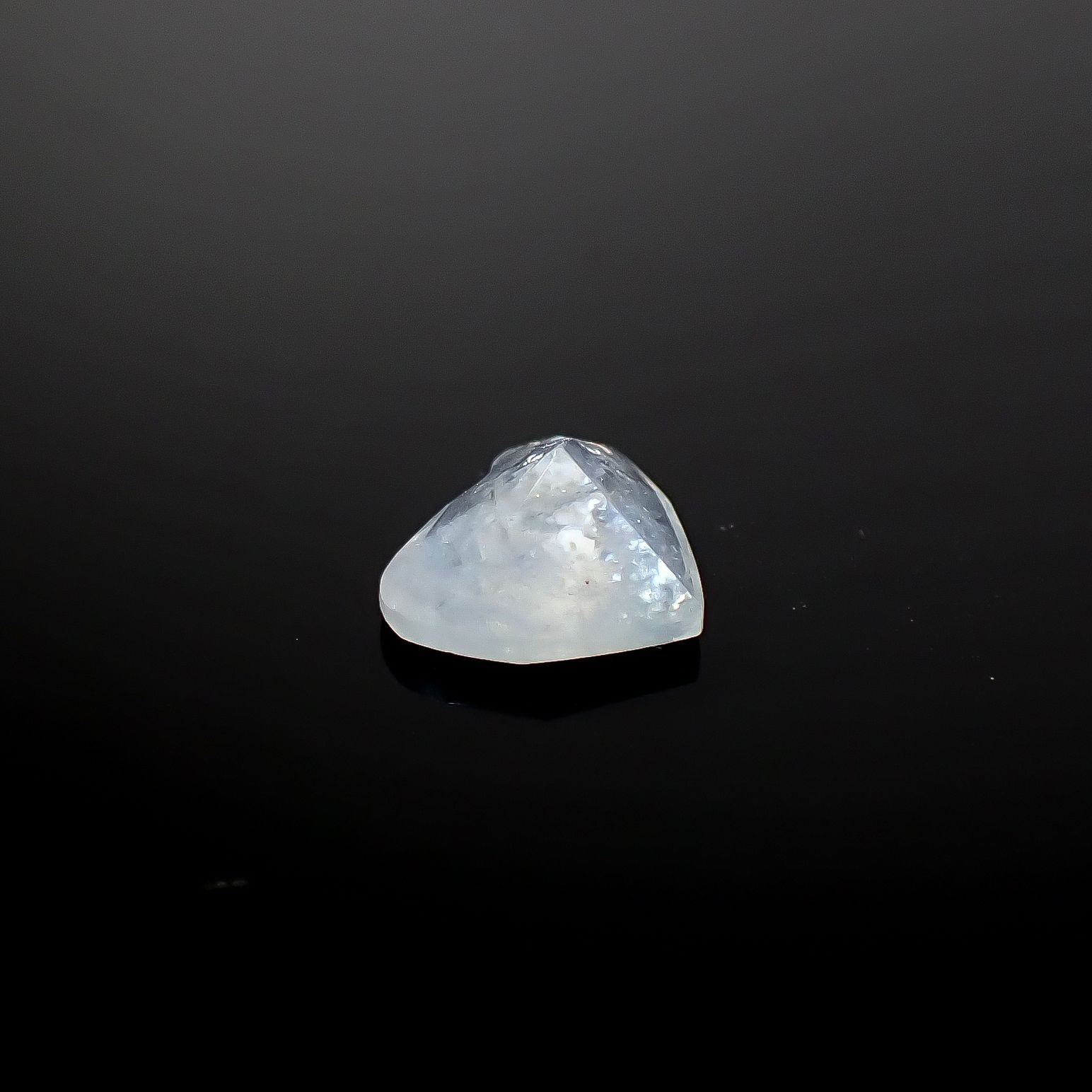 イリデッセンスアクアマリン ブラジル産 1.11ct [250730716]7x8.2mm前後