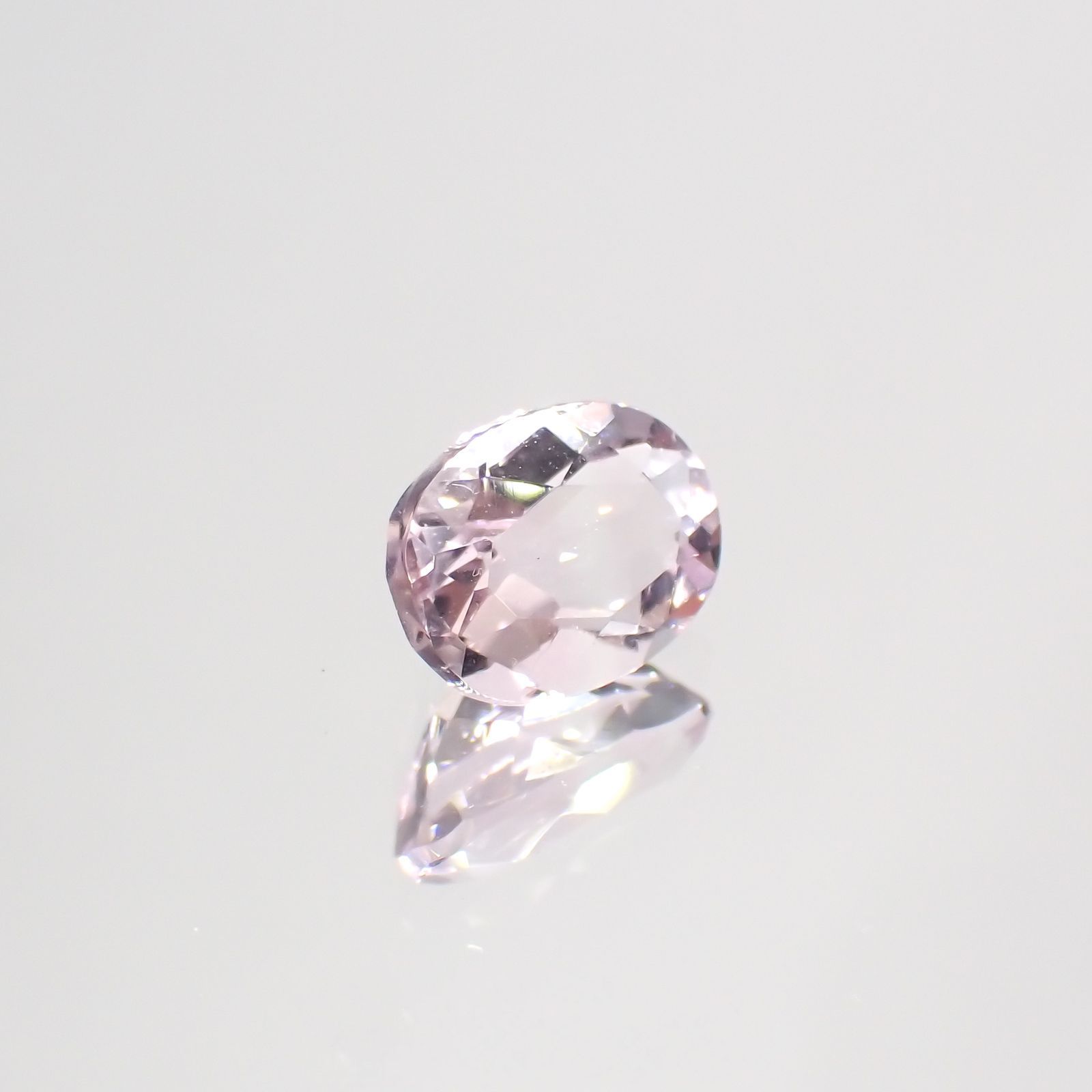 ピンクフローライト(宝石名フルオライト)ブラジル産 1.47ct 識別済[220115128]7.9x6.1mm前後