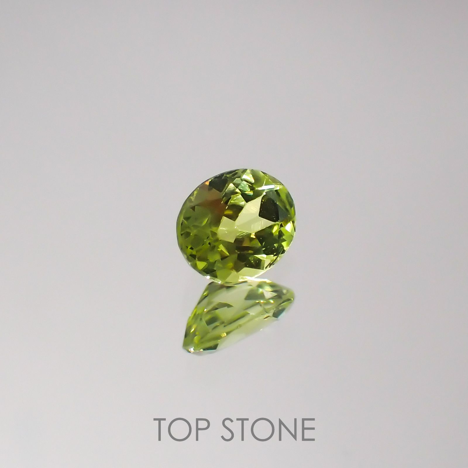 パロットクリソベリル(宝石名クリソベリル)インド産 0.37ct 識別済[220616421]5x3.9mm前後
