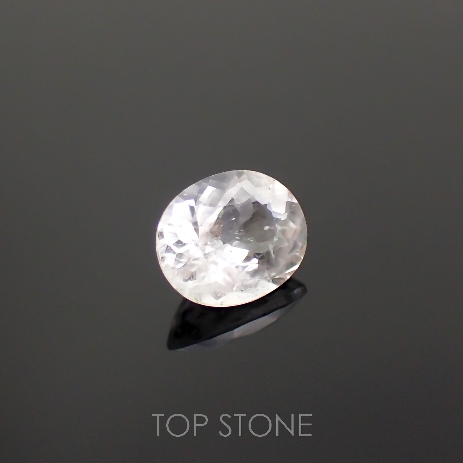 フェナカイト(宝石名フェナカイト)マダガスカル産 1.17ct 識別済[221018414]7.6x6.2mm前後