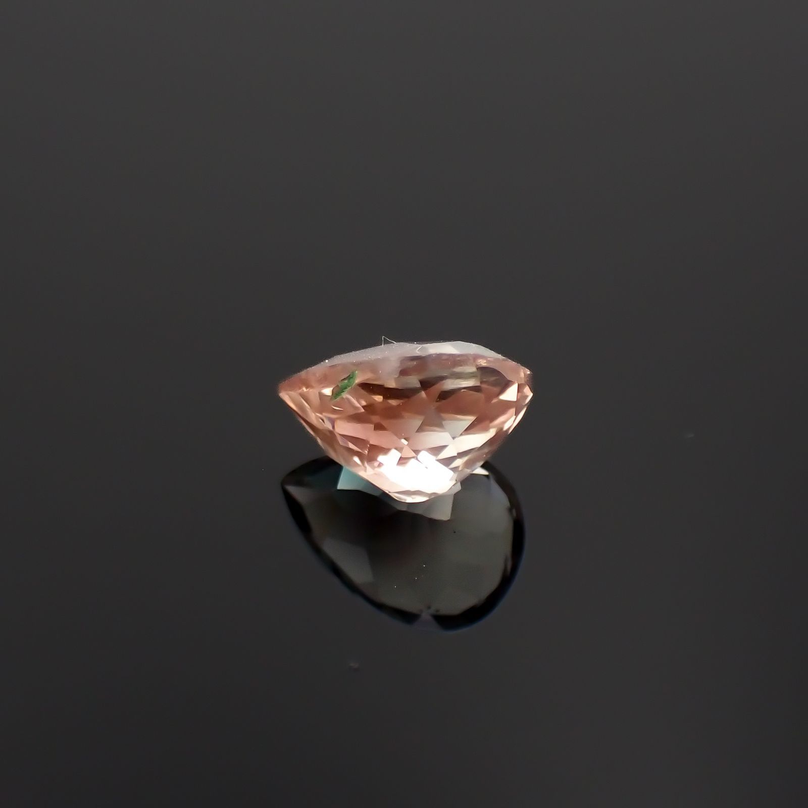 パーティカラーオレゴンサンストーン アメリカ・オレゴン州産 1.17ct / 8x5.9mm前後 [230722843]