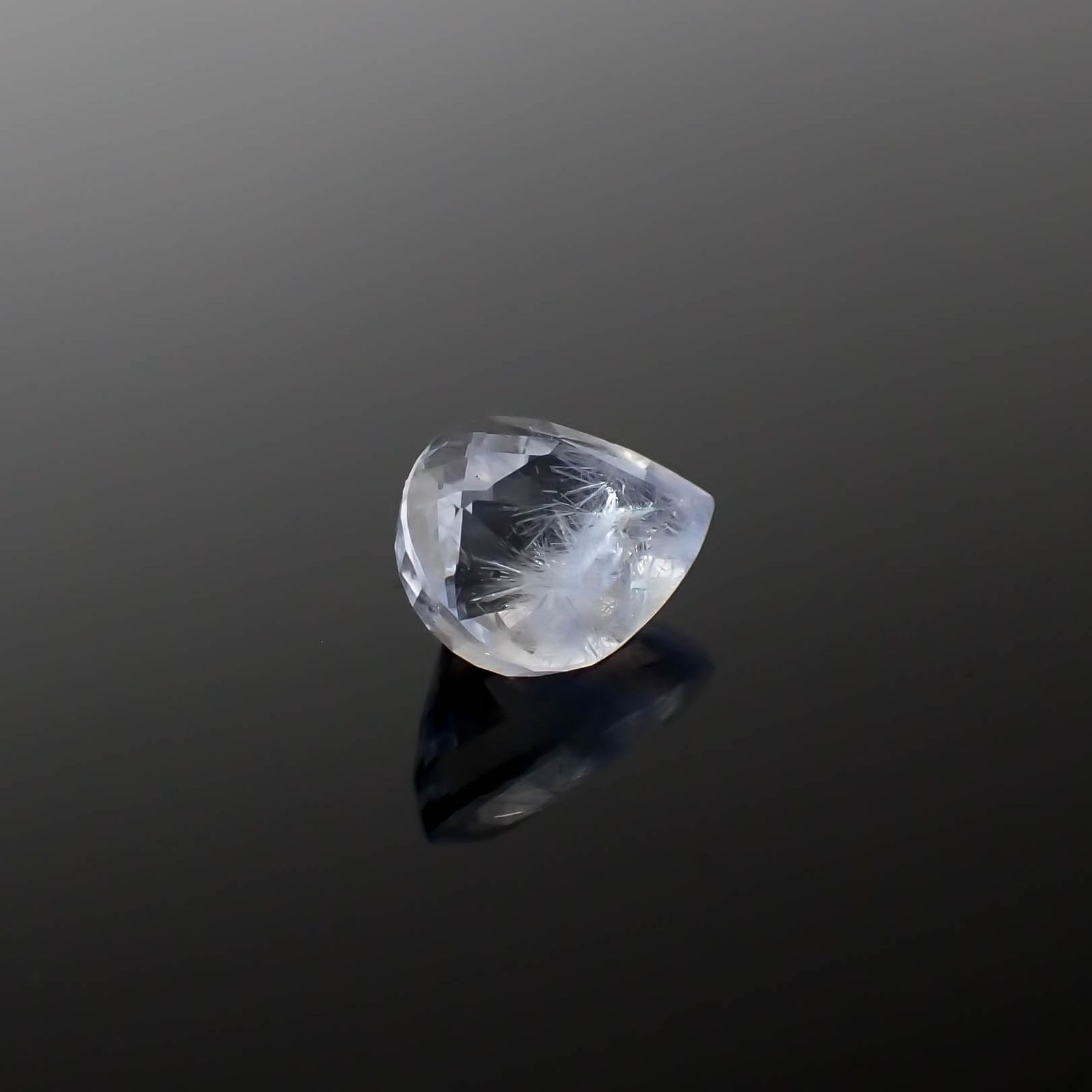 デュモルチェライトインクォーツ ブラジル産 1.75ct[240125654]9.4x6.8mm前後