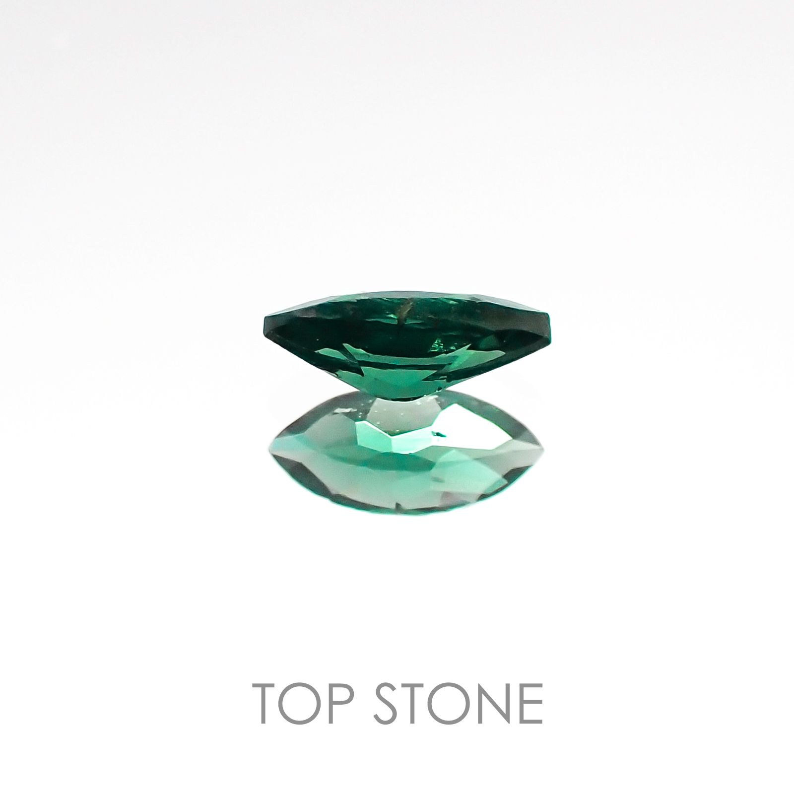 カラーチェンジガーネット(アレキタイプ) マダガスカル・ベキリー産 ルース 0.176ct[20106601]5.2×2.4mm前後