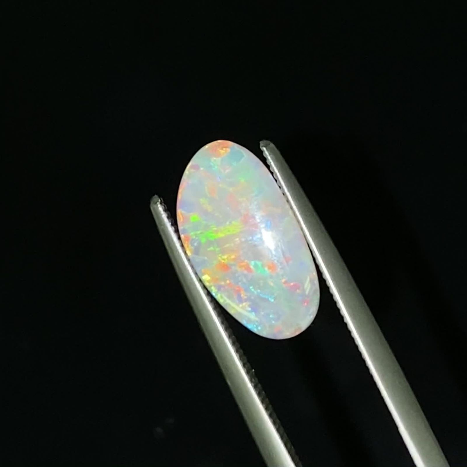 オパール オーストラリア産 1.22ct / 13.3x7.1mm前後 [231225212