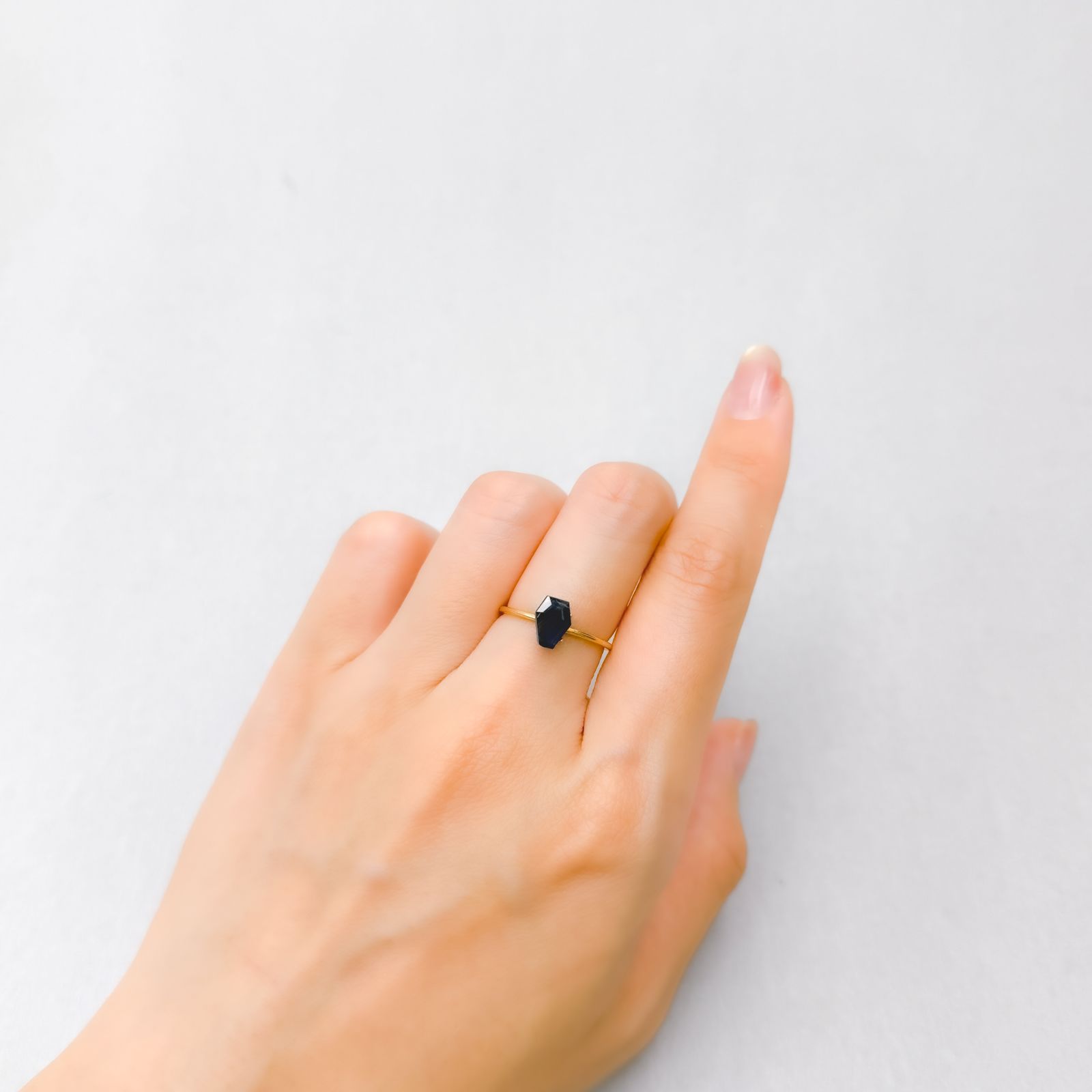 ◇カスタムカット◇サファイア(宝石名サファイア) マダガスカル産 0.73ct 識別済[210913197]7.4×5.7mm前後