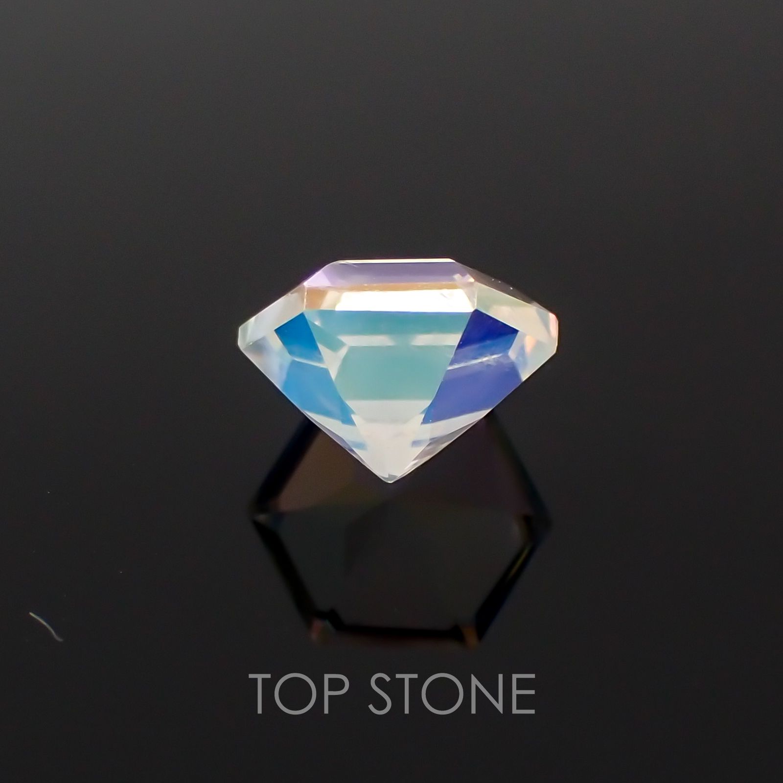 ◇ヘキサゴンカット◇レインボームーンストーン(アンデシンラブラドライト) SA マダガスカル産 ルース 0.56ct[21059775]5.1×5mm前後