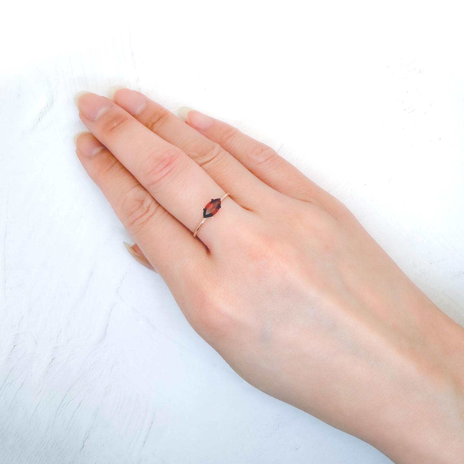 ◇ランダムセレクト◇パイロープアルマンディンガーネット モザンビーク産 約0.64ct / 8.1x4mm前後 [260532217]
