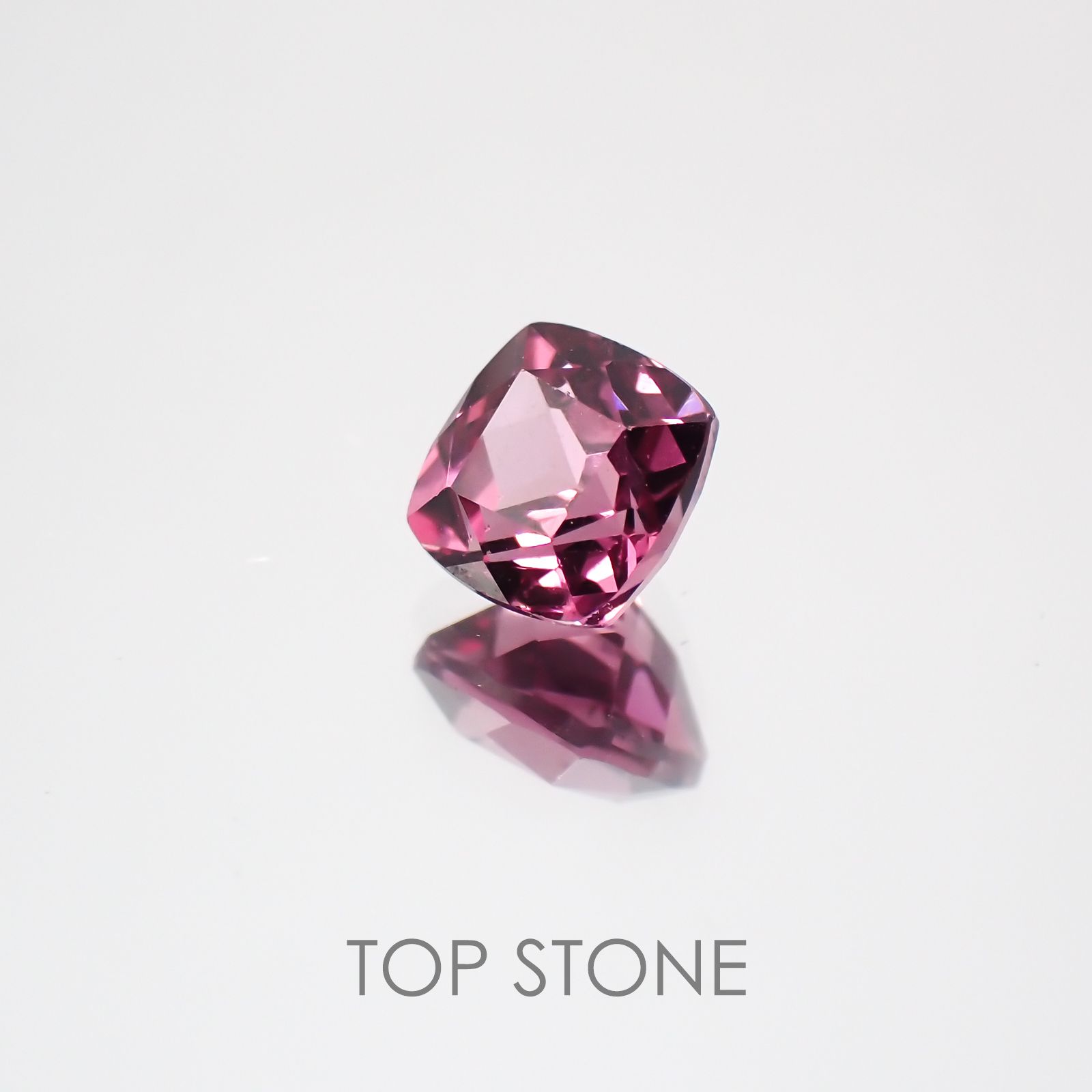 カラーチェンジマラヤガーネット(宝石名ガーネット) タンザニア産 0.73ct 識別済[21059660]5×4.9mm前後