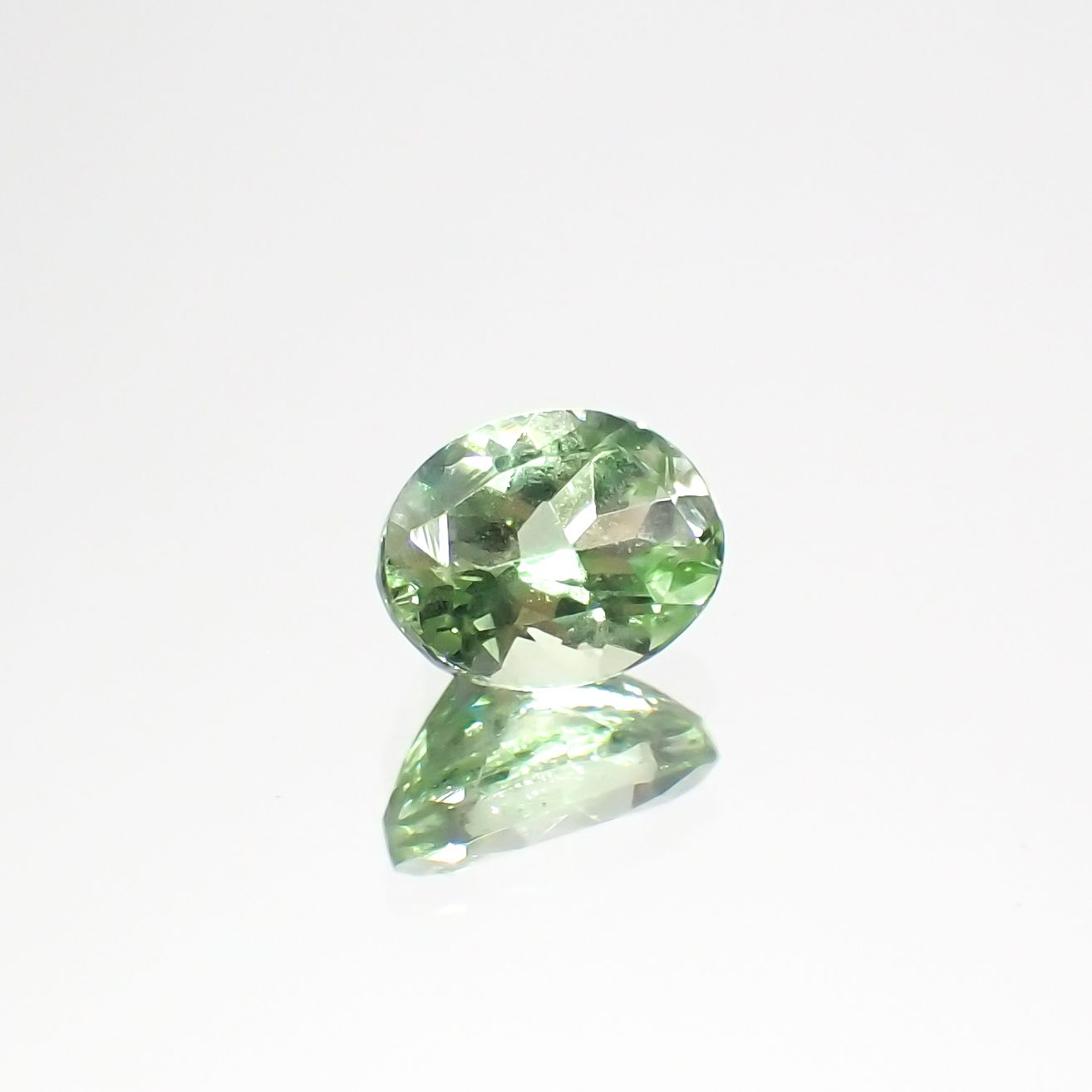 ミントガーネット タンザニア産 0.43ct[231023740]5.1x3.8mm前後