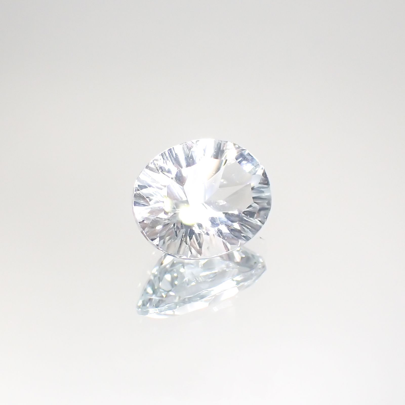 ◇コンケーブカット◇アクアマリン(宝石名アクアマリン) アフリカ産 2.34ct 識別済[211013553]10.2×8.1mm前後