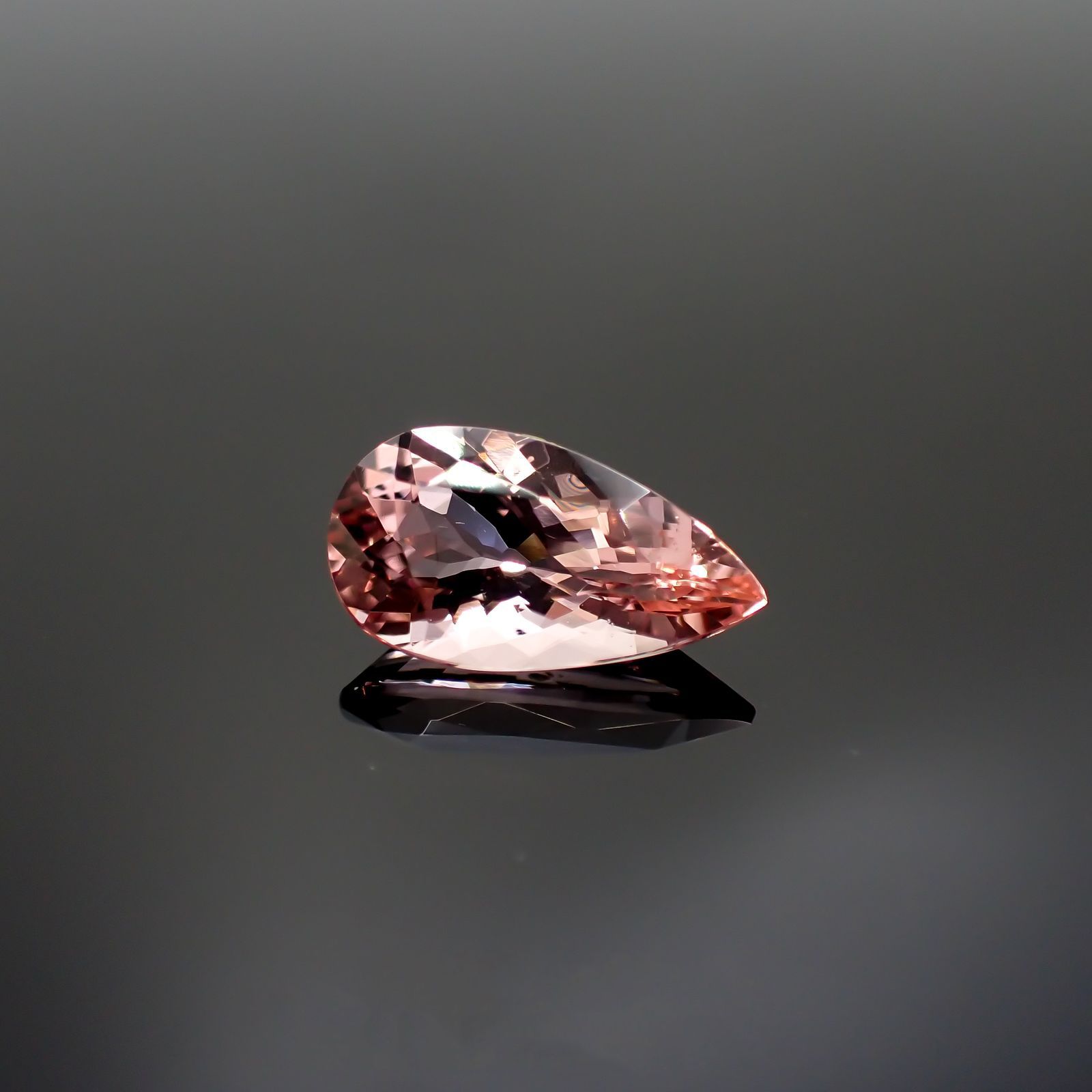 モルガナイト(宝石名モルガナイト)ナイジェリア産 3.375ct ソ付(彩珠)[220114246]14.3x7.8mm前後