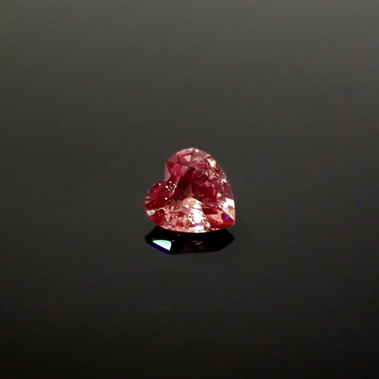 長波365(ライト)の照射で蛍光