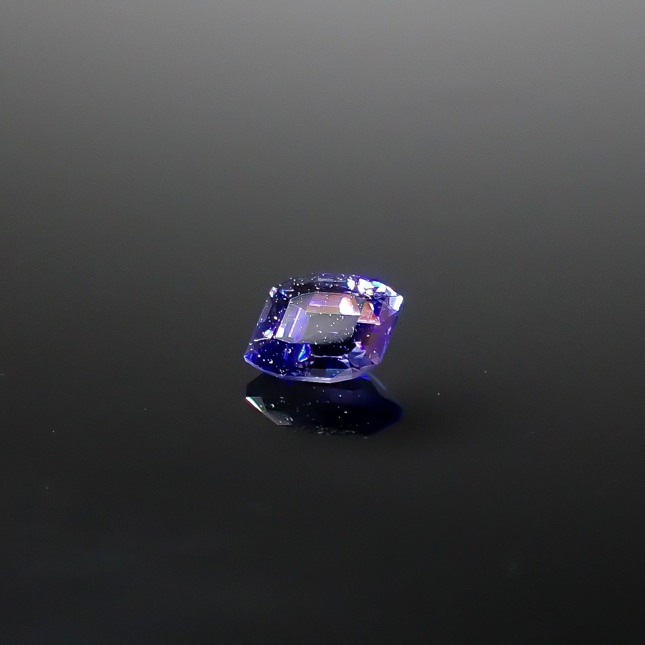 ◇カスタムカット◇ベニトアイト アメリカ・カリフォルニア州産 0.24ct [250630571]4.5x3.1mm前後