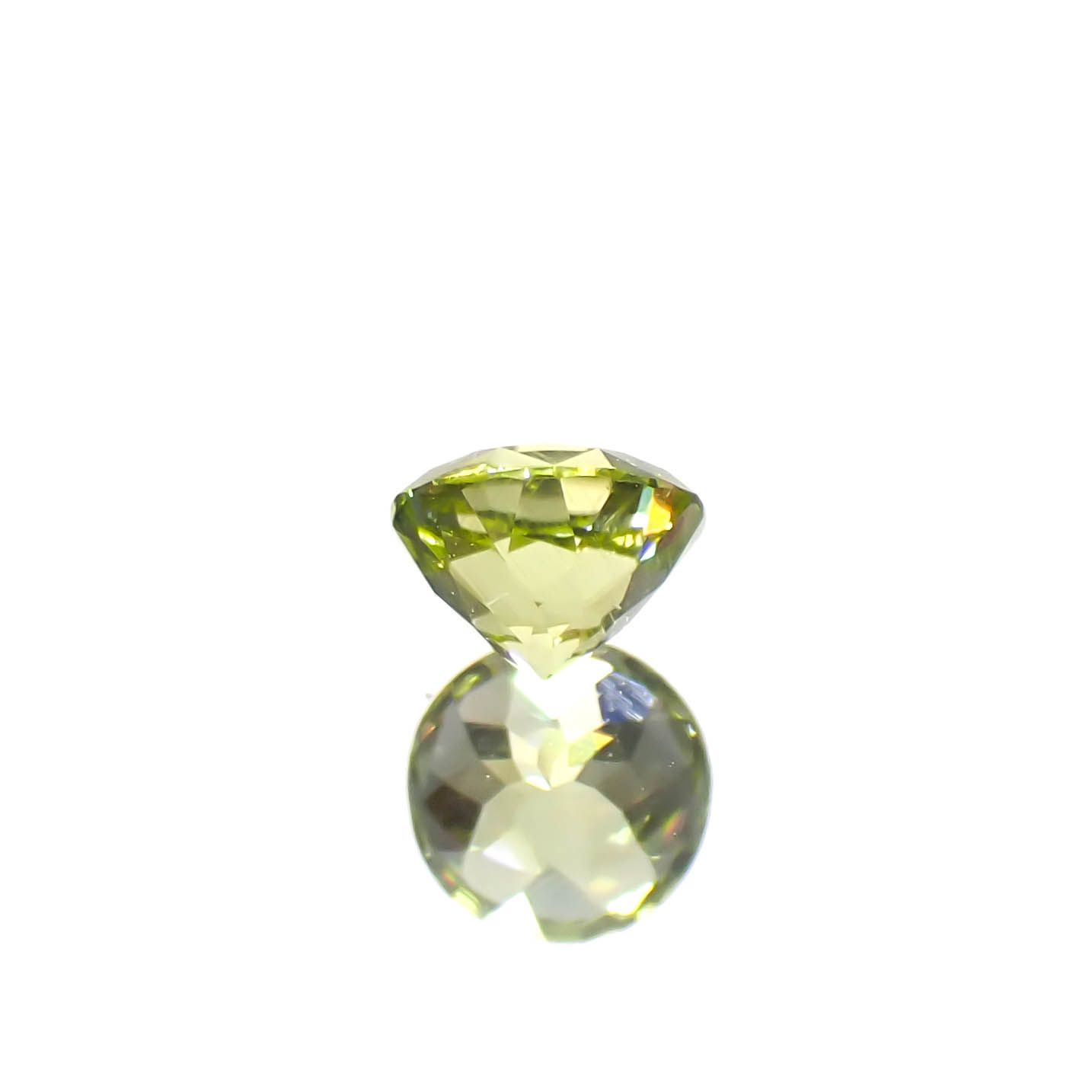パラサイティックペリドット 採取地：インドネシア・ジェパラ 0.24ct [250730747]3.7x3.7mm前後