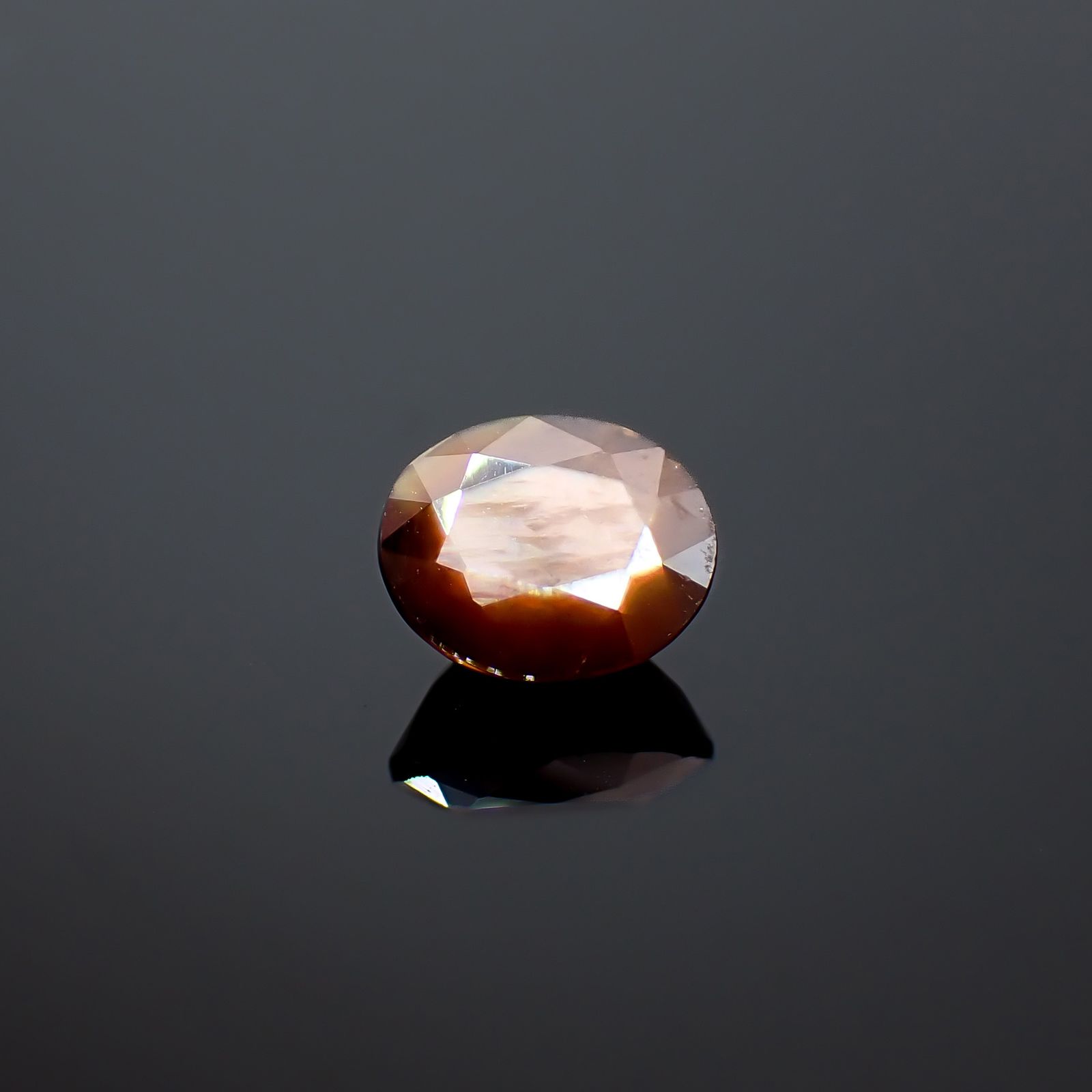 レインボーガーネット 日本・奈良県産 2.76ct / 8.6x7.1mm前後 [260932920]