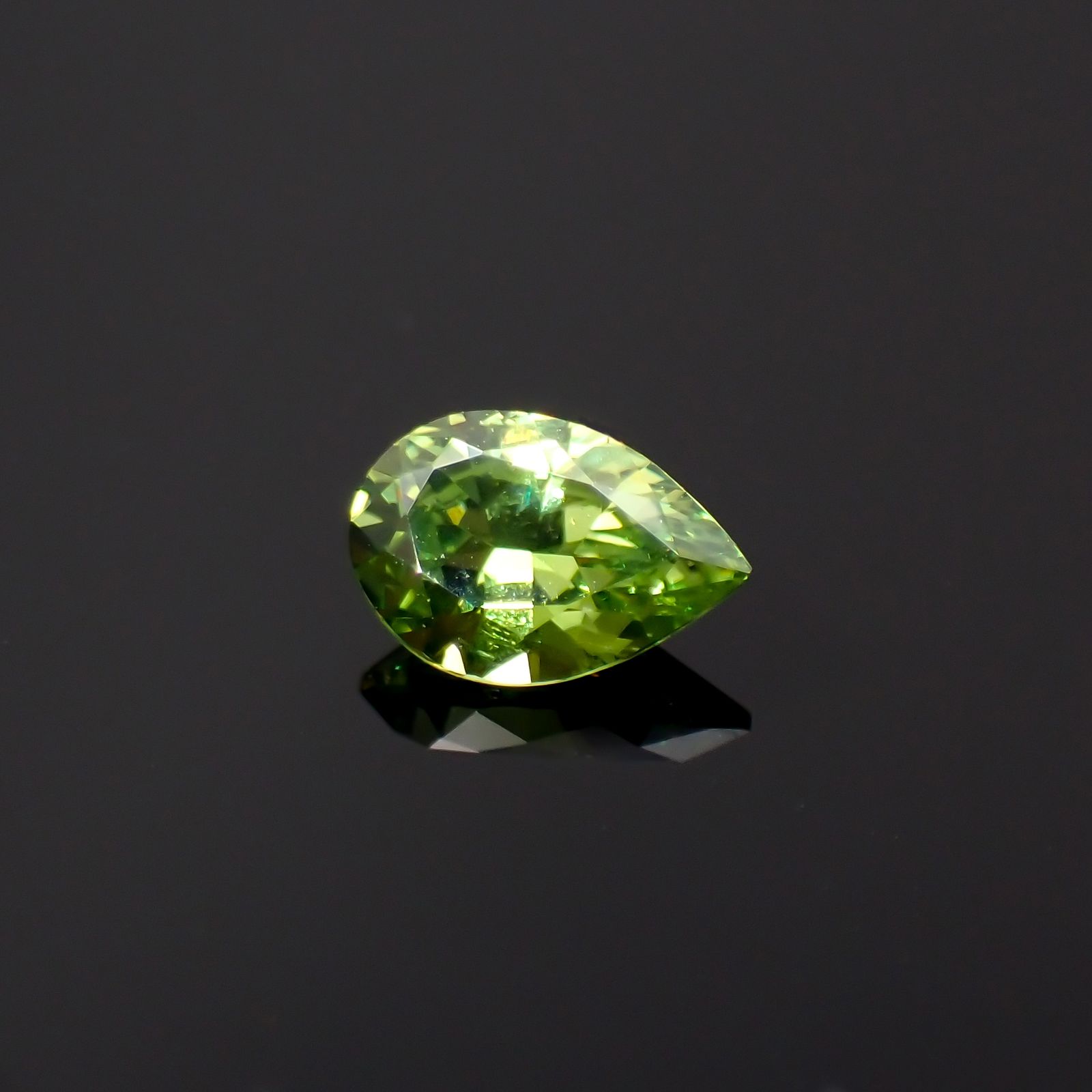 デマントイドガーネット ロシア産 0.25ct[231023655]4.8x3.3mm前後