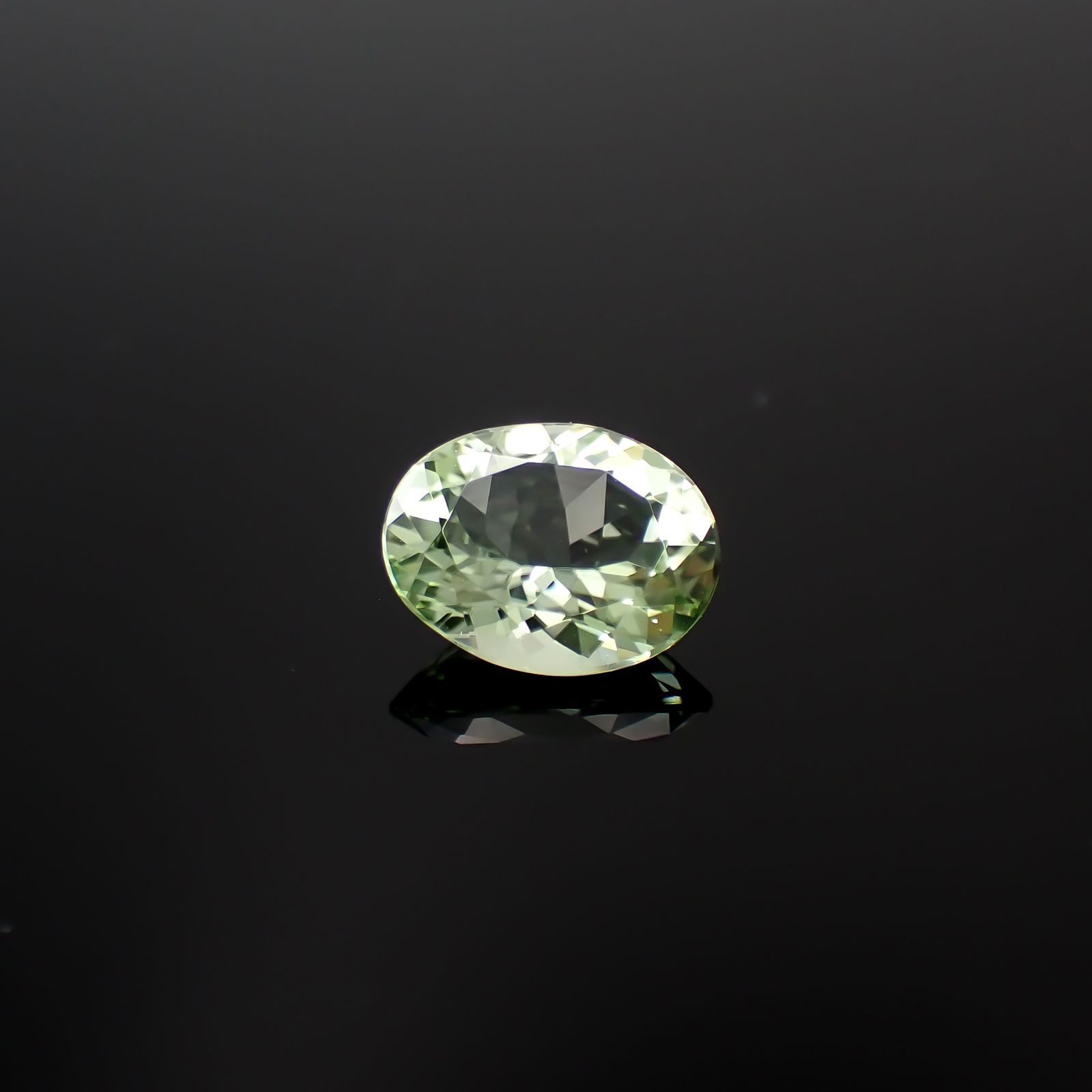 グリーントルマリン(宝石名トルマリン)ナイジェリア産 2.40ct 識別済[240628125]10.2x8mm前後