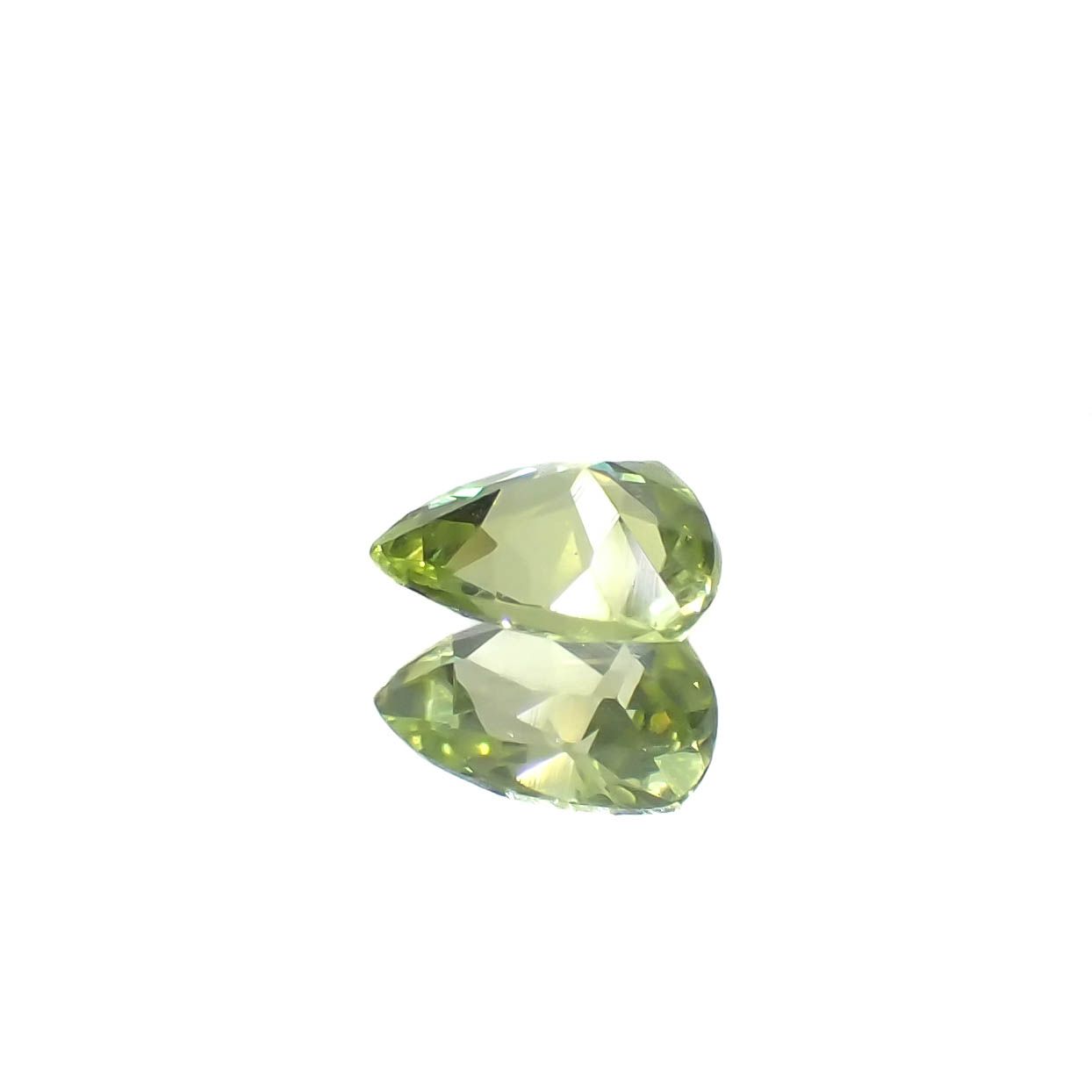 グリーンエンスタタイト(宝石名グリーン・エンスタタイト)カメルーン産 0.24ct 識別済[240125616]4.5x4.4mm前後