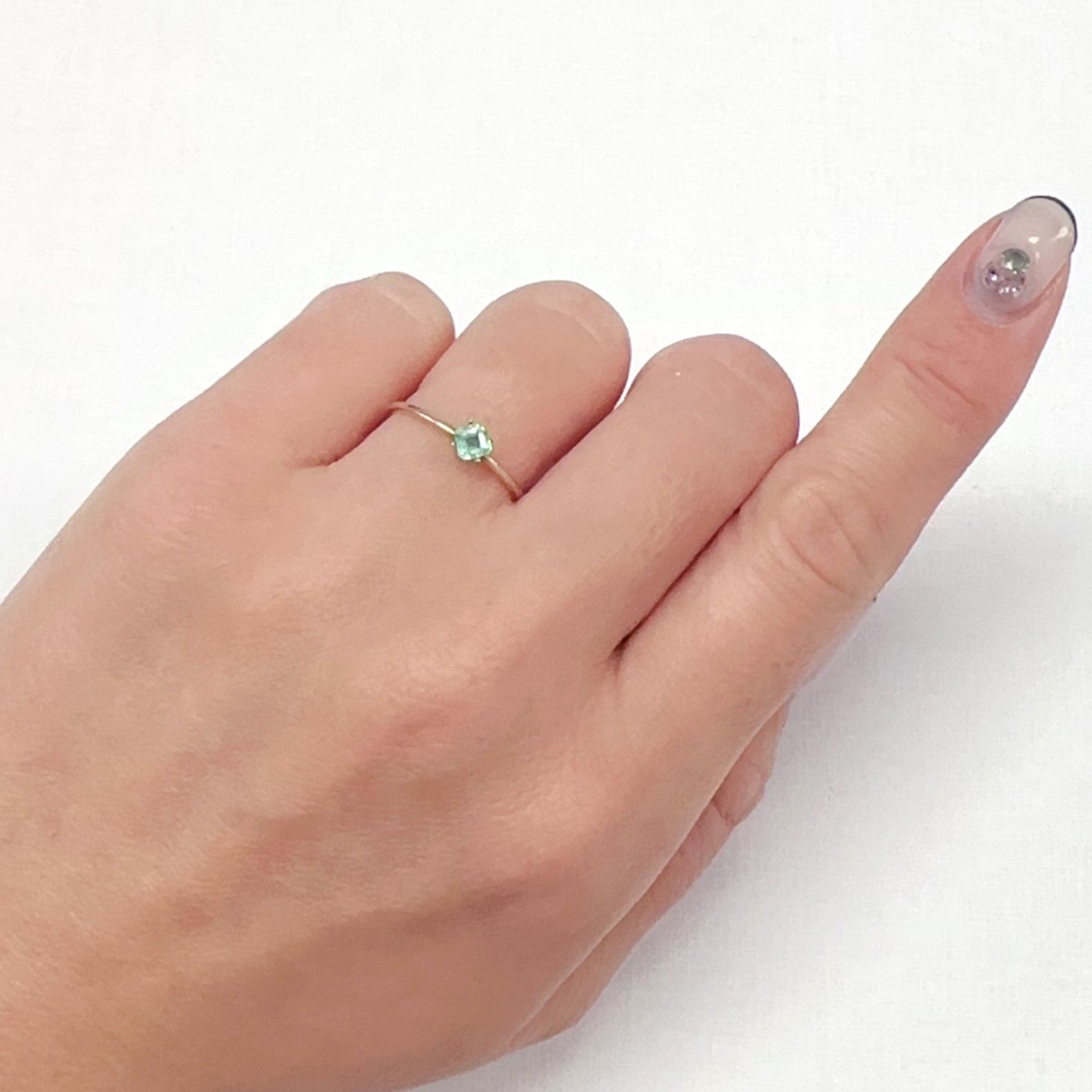 パステルカラーエメラルド コロンビア産 0.19ct[240225949]3.3x3.2mm前後