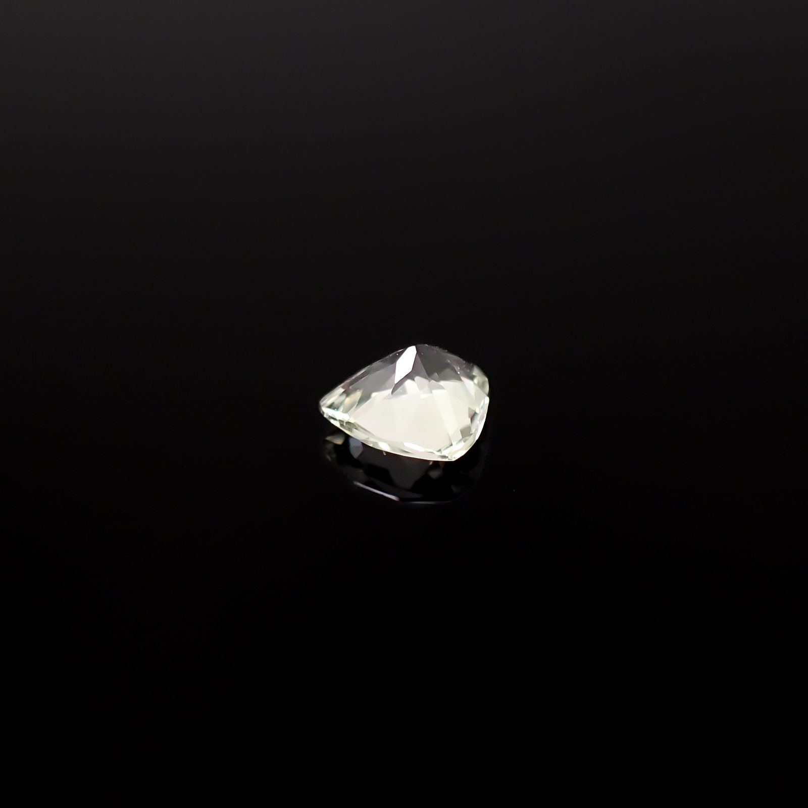 アクロアイト ナイジェリア産 0.29ct / 4.6x4.5mm前後 [251231357]