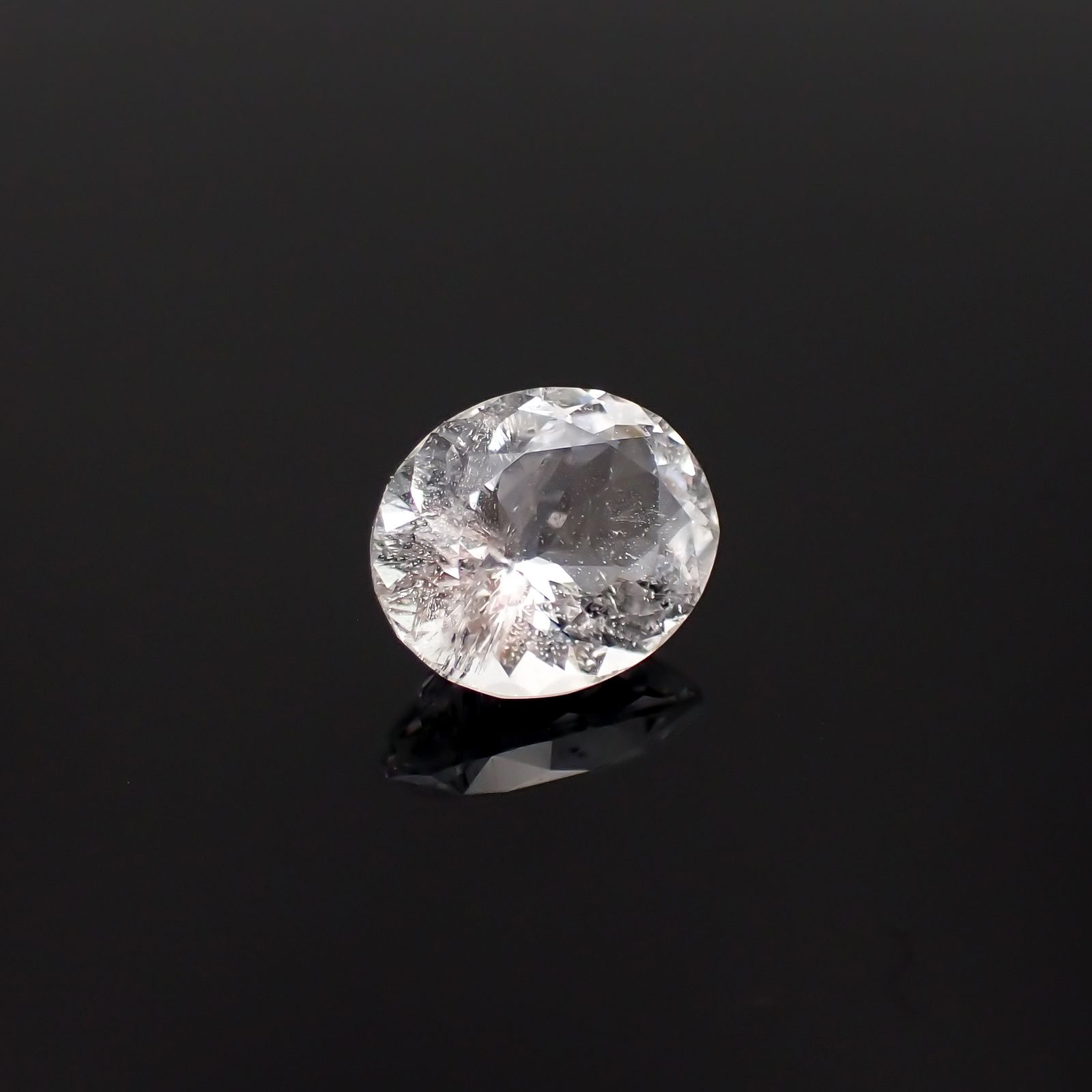 ベリロナイト(宝石名ベリロナイト)パキスタン産 1.609ct ソ付(彩珠)[230722994]8.5x7.1mm前後