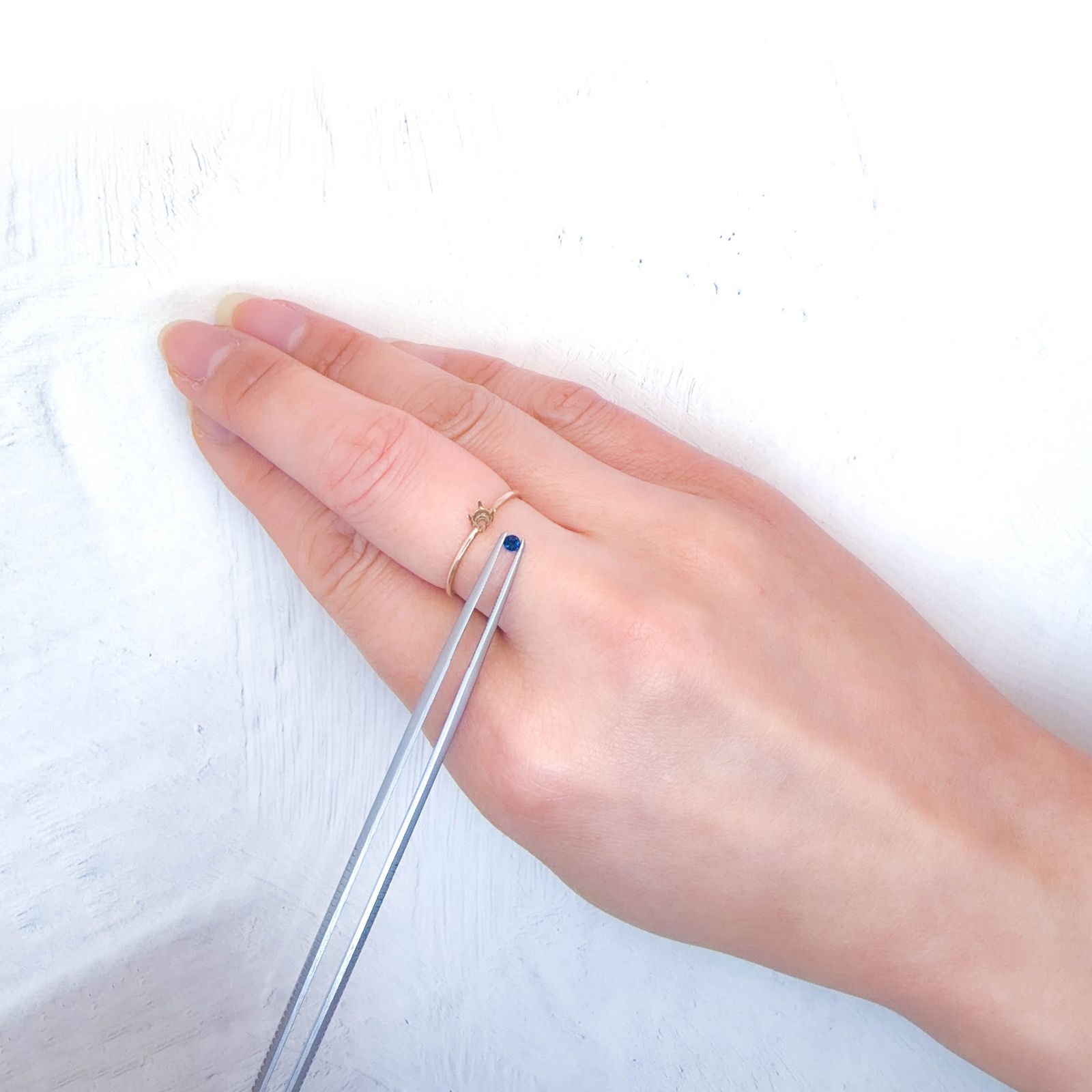 アウイナイト フルオレッセンス ドイツ産 0.042ct / 2.3x2.3mm前後 [260131502]