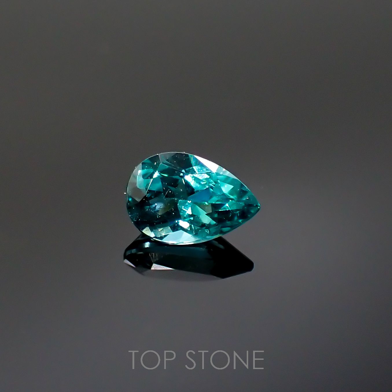 ブルーグリーンアパタイト(宝石名アパタイト)マダガスカル産 0.59ct 識別済[220616657]6.7x4.6mm前後