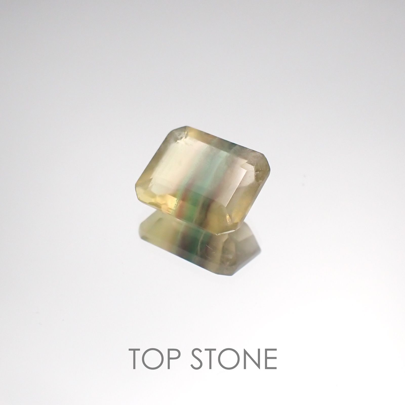 バイカラーフローライト ブラジル産 ルース 3.5ct[21028516]10×8.1mm前後